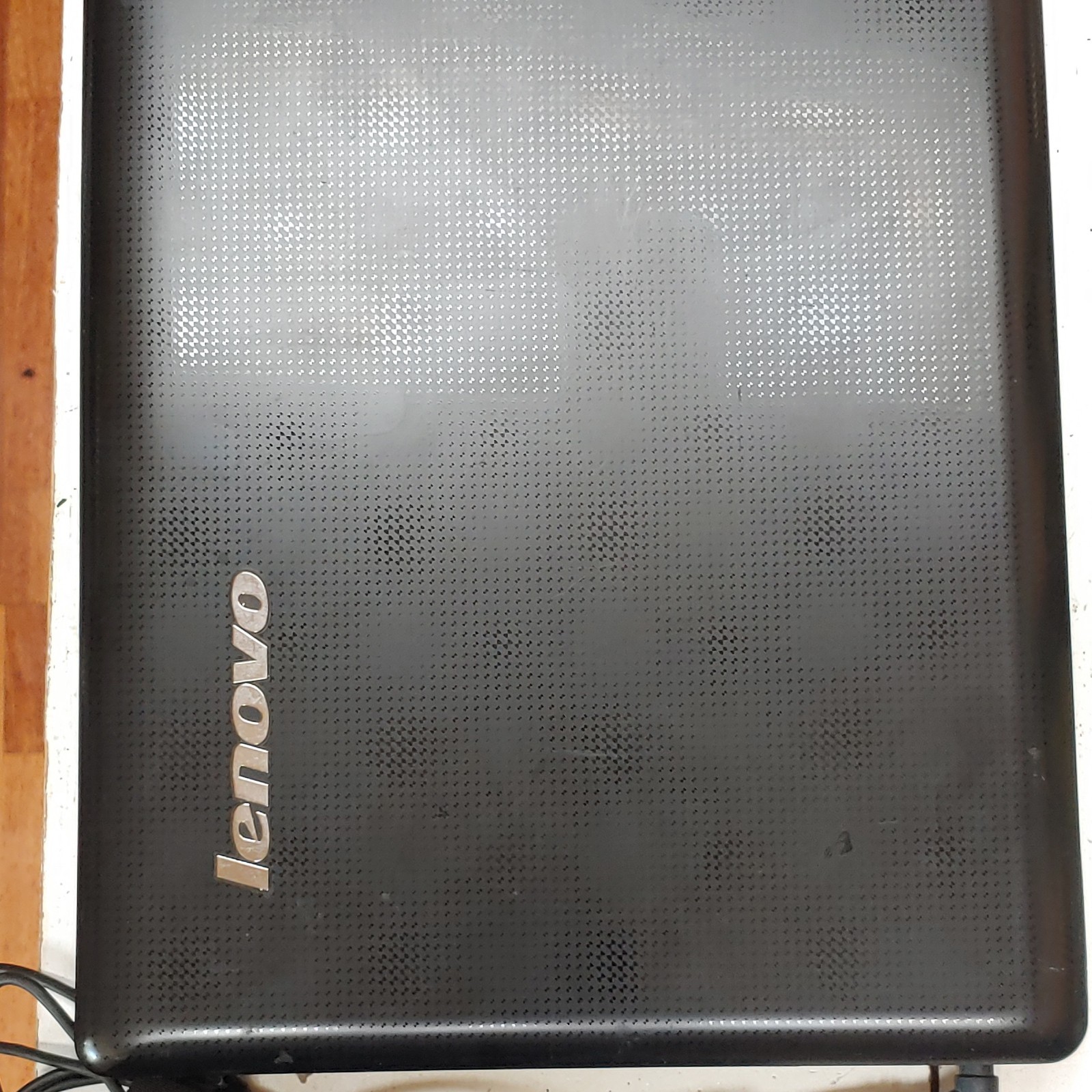 Lenovo IdeaPad Z560 15.6″ Laptop Intel i3 M380/2.53GHz/4 GB RAM/320GB HDD/Win 7