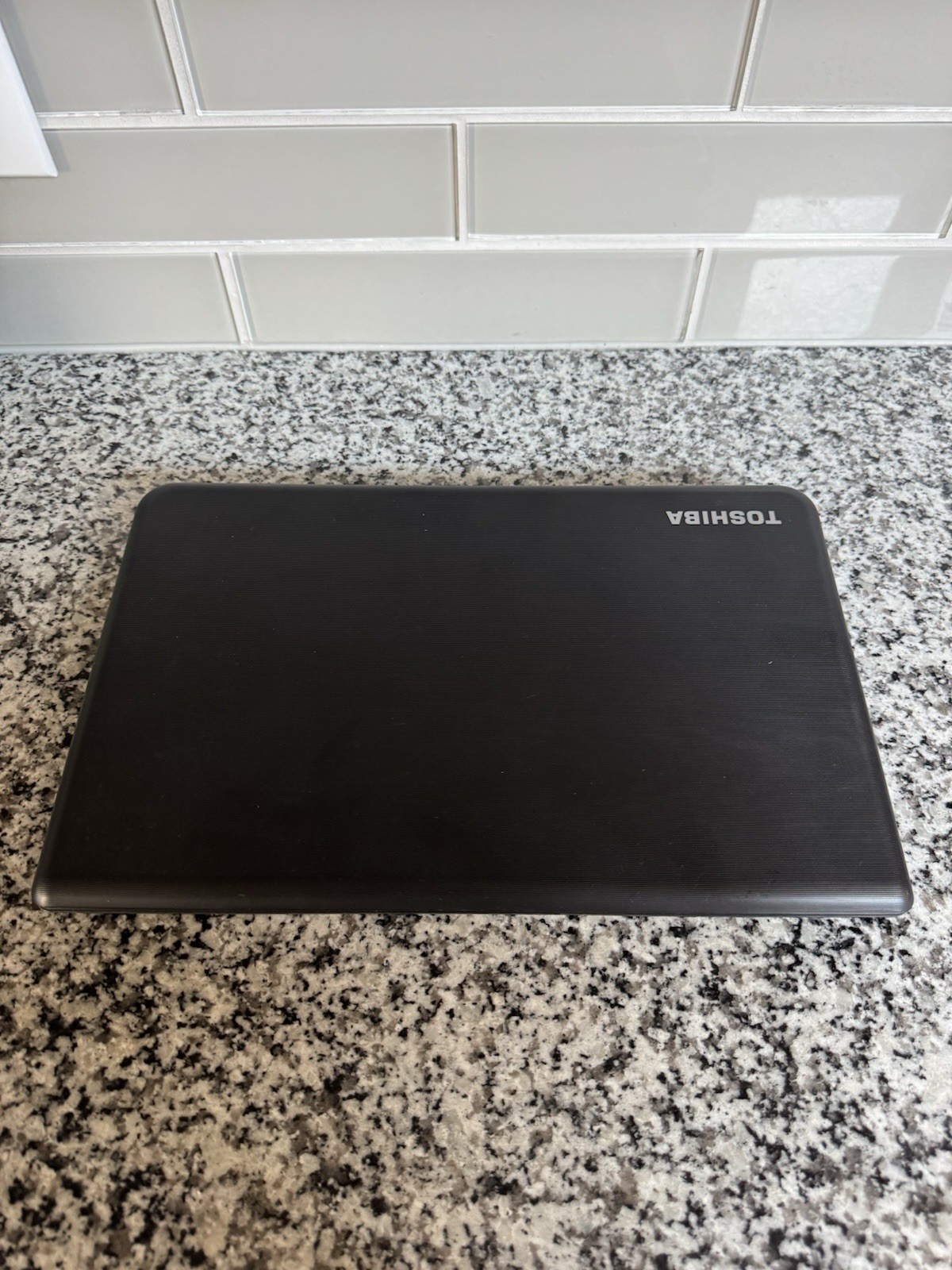 Toshiba Satellite C55D-A5304 Laptop Win 10 AMD E1-2100 4GB RAM 128GB SSD