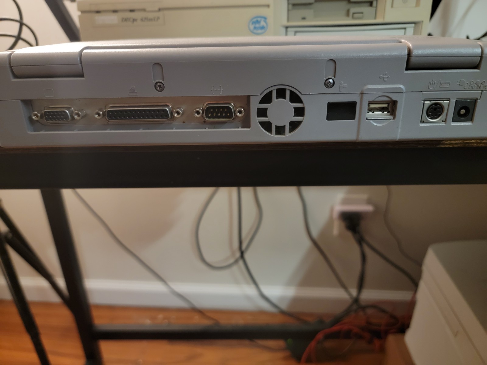 Toshiba 325CDS & Toshiba 2065CDS Satellite Vintage Laptop – Retro – WIN 98 DOS