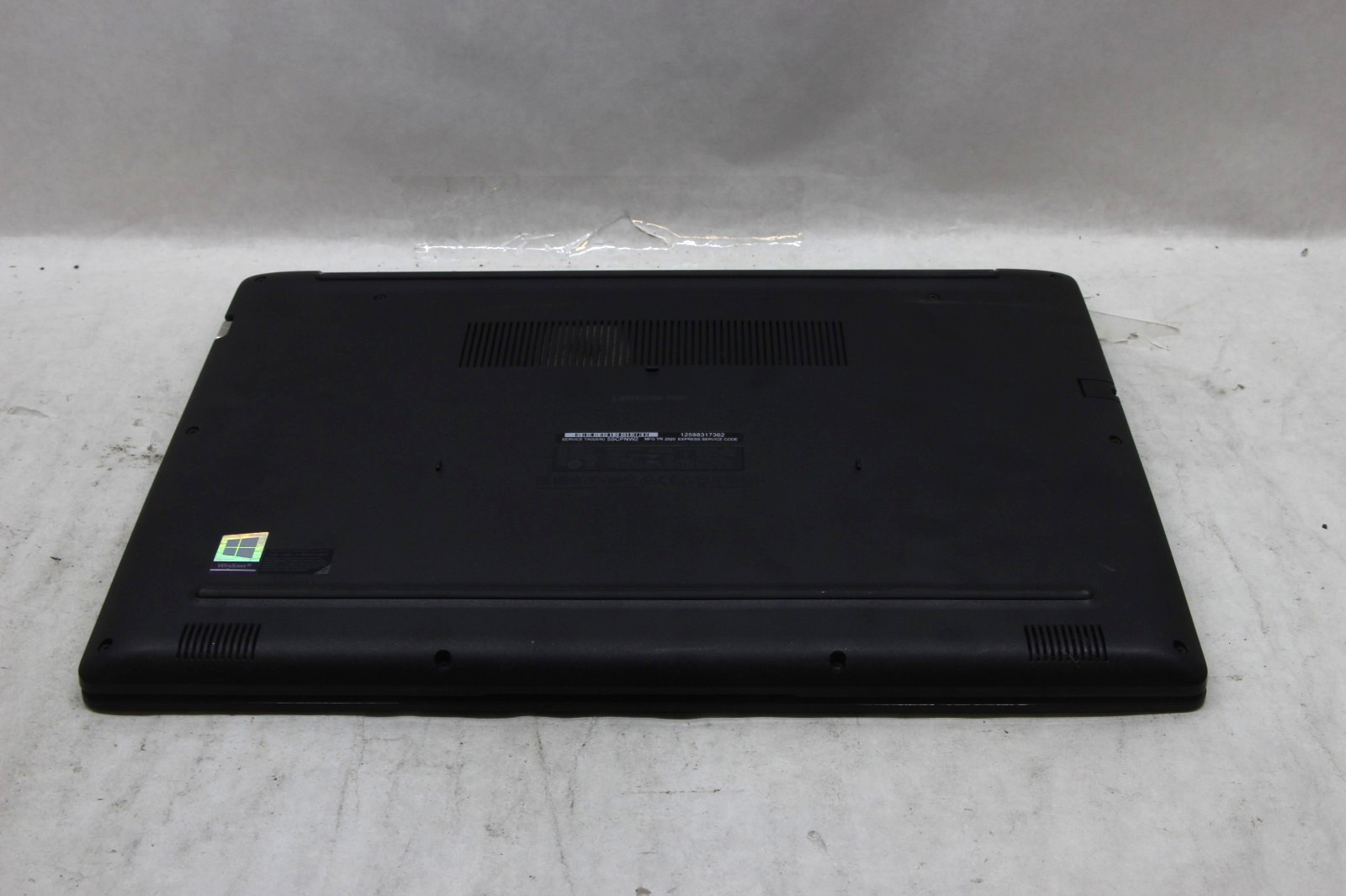 Dell Latitude 3500 15.6″ Laptop i7-8565U 16 GB RAM 256 GB SSD Win 11 w/Charger