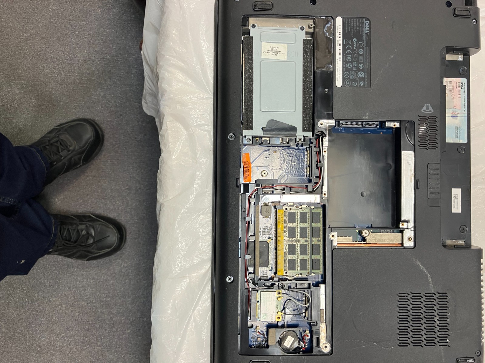 Dell Studio 1745/Core2Duo T6600 2.20ghz/4gb/500gb/Windows 10 17″ FOR PARTS