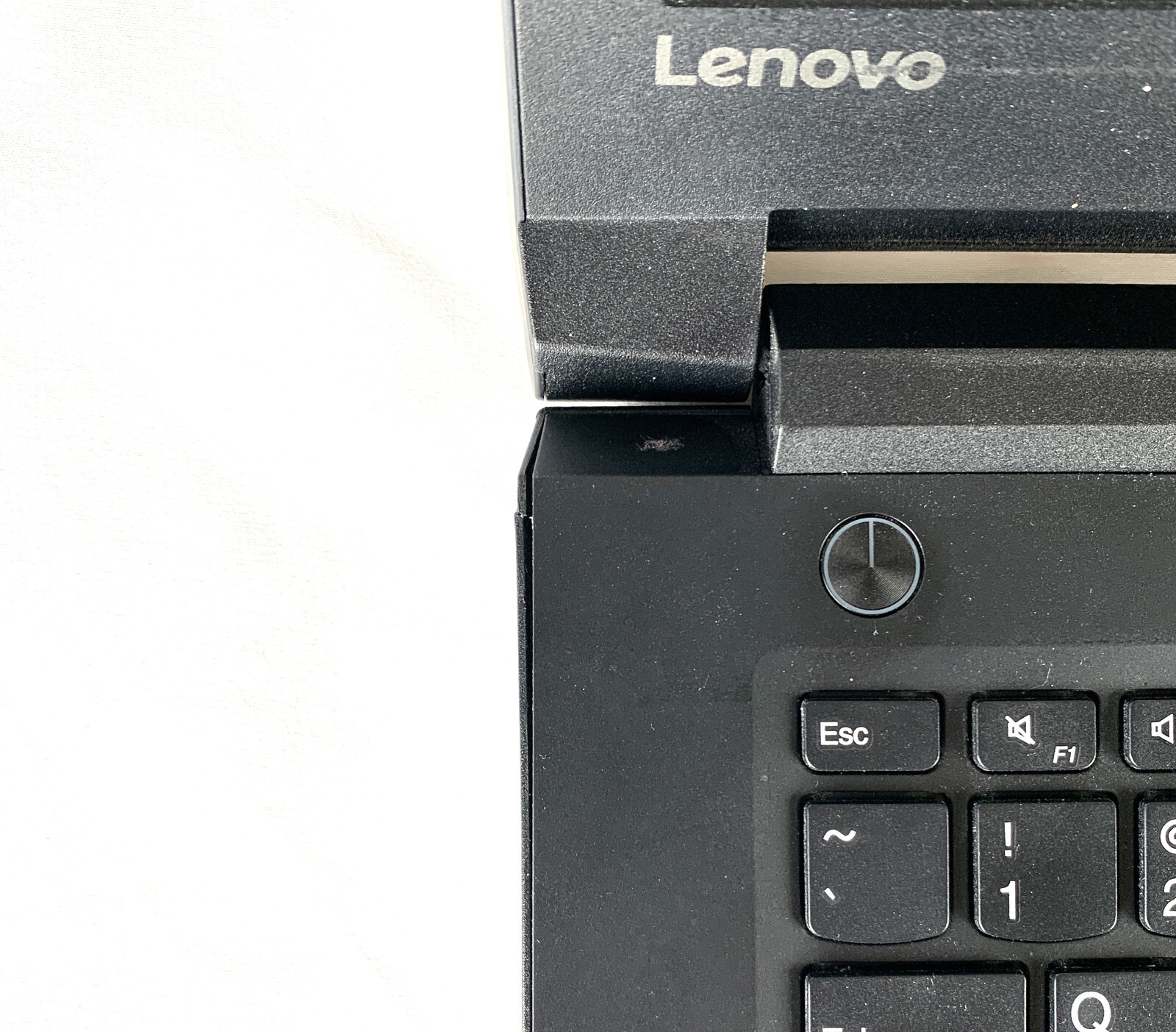 Lenovo Laptop 14″ HD Intel i3 6100U 2.30GHZ 6GB 1TB HDD WiFi 5 Windows 10