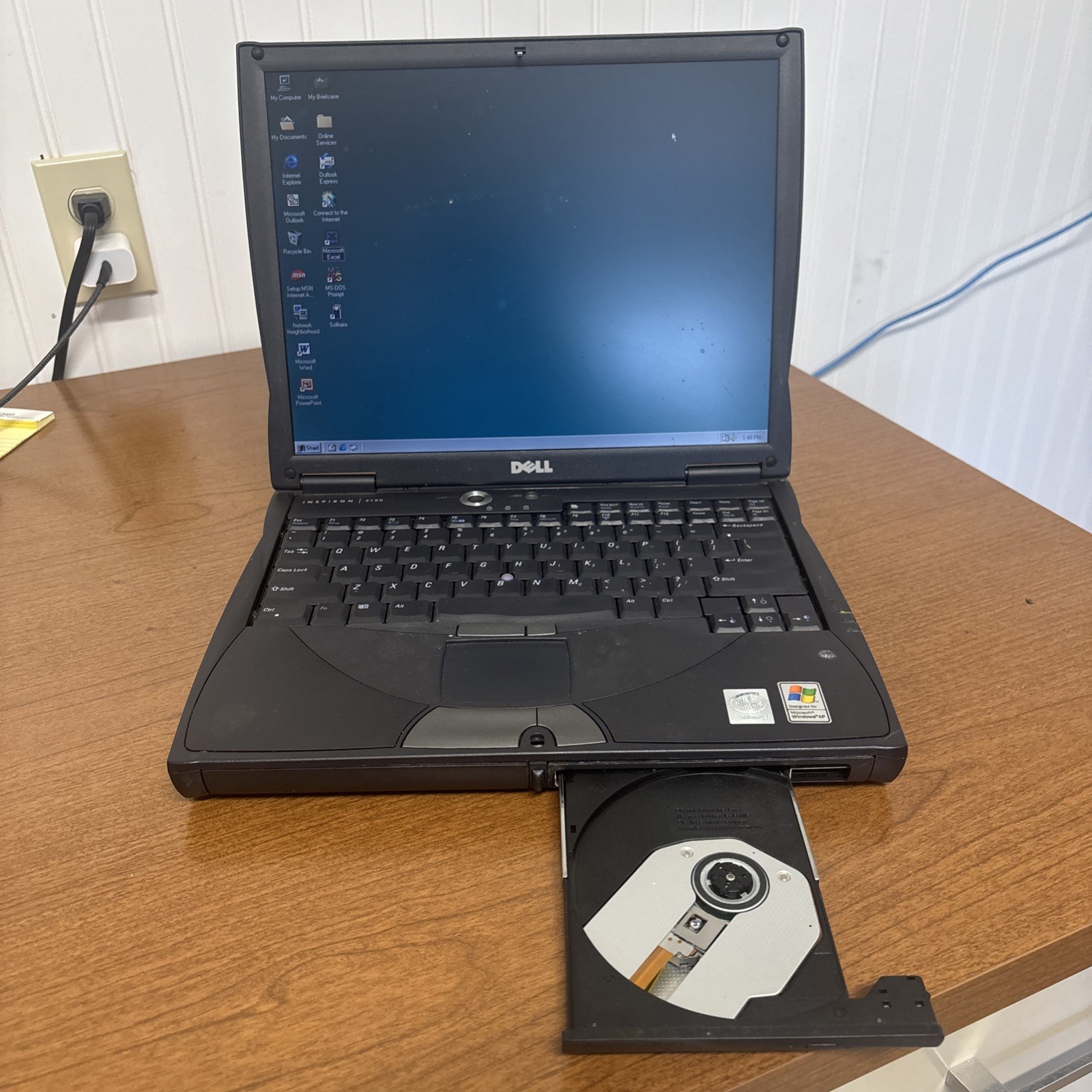 Vintage Dell inspiron 4000 Retro Laptop Windows 98 SE DOS DVD Floppy Serial port
