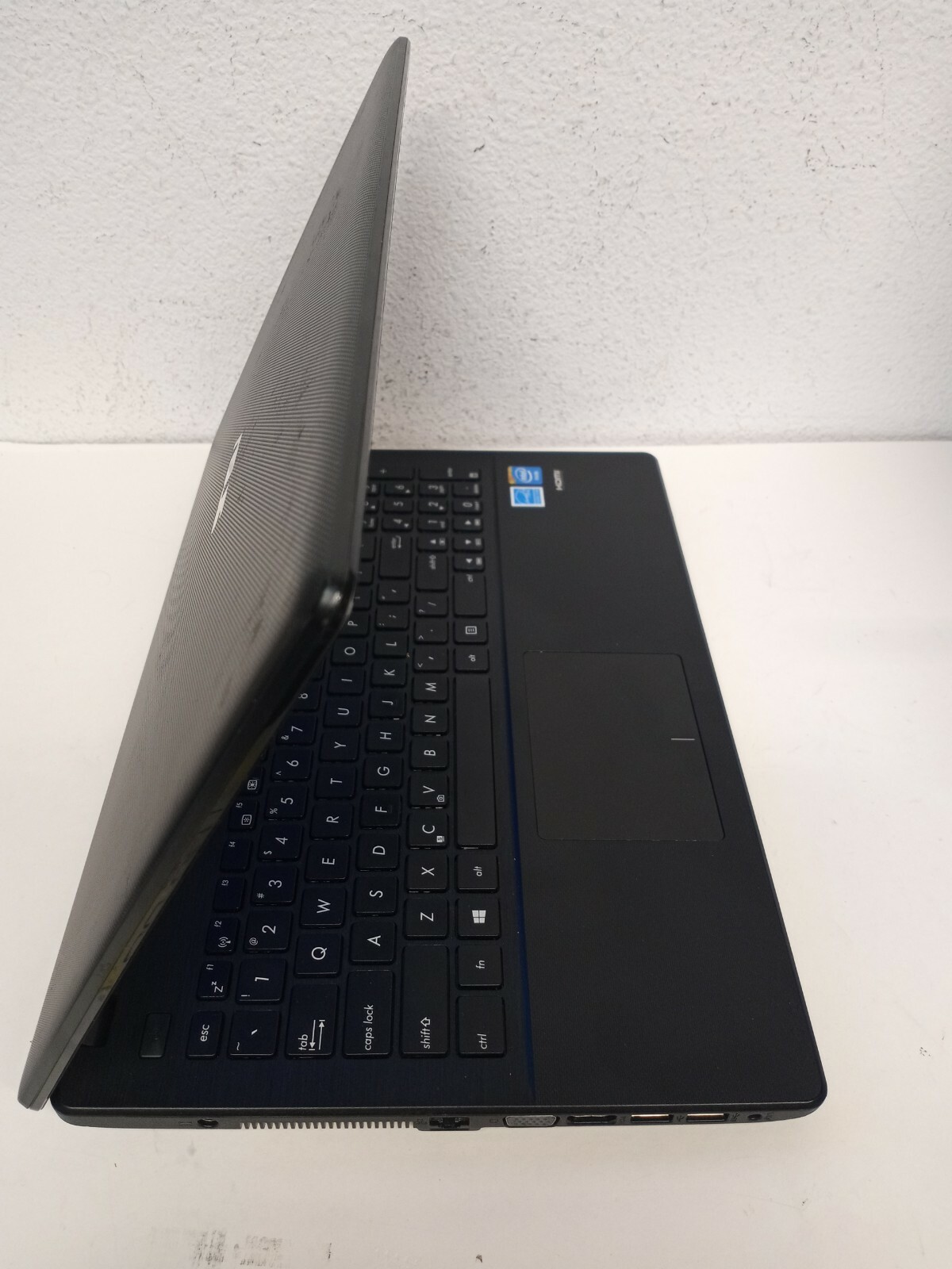 ASUS NOTEBOOK X551M. Intel Celeron N2815 @ 1.86GHz 4GB RAM 500GB HDD DVD Win10