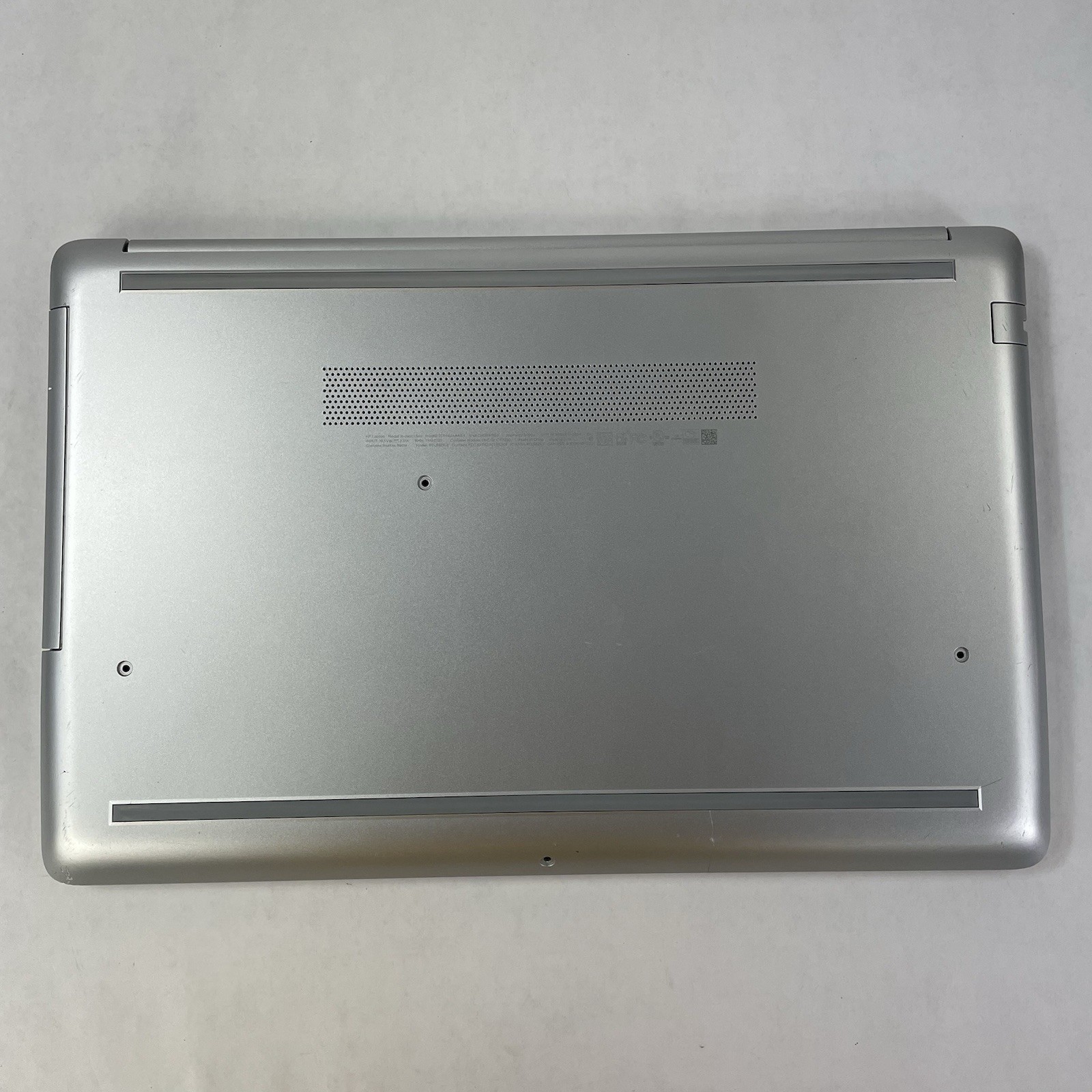 HP 15-da0073ms 15.6″ i5-7200U 2.50 GHz 8 GB RAM No SSD/OS/Battery – Bad Bottom