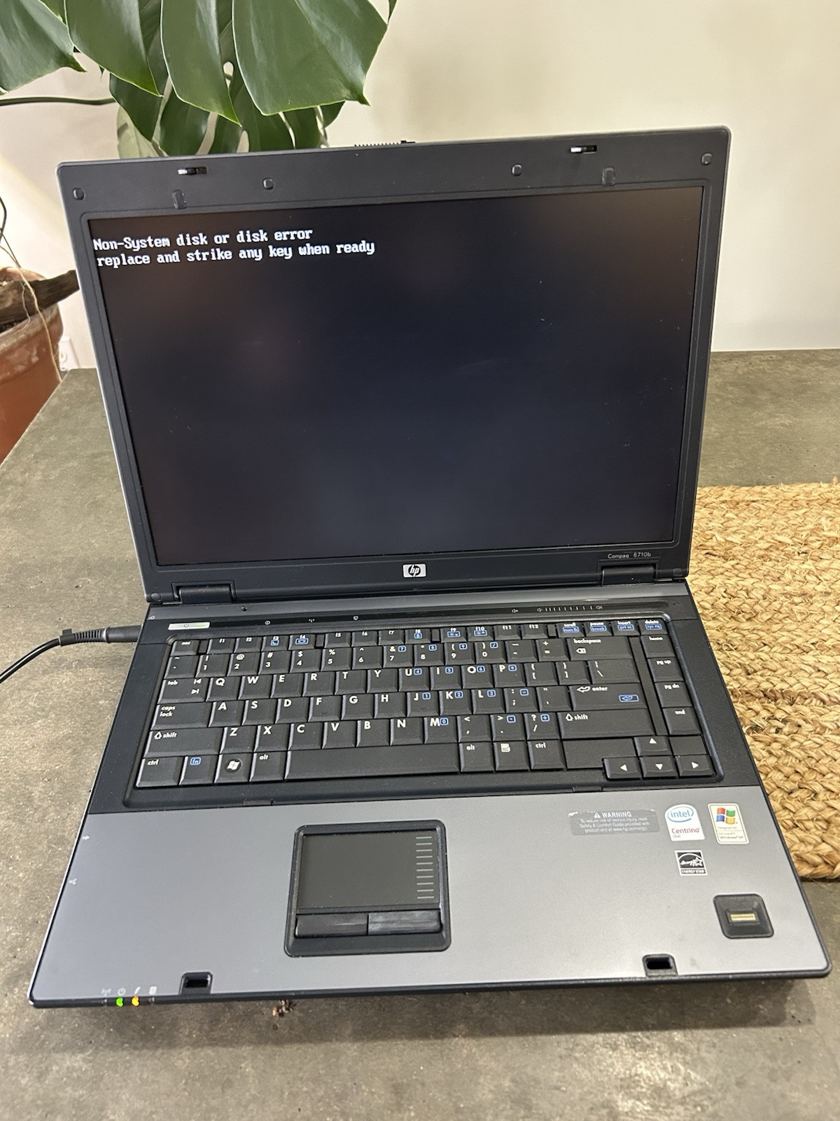 HP Compaq 6710b Laptop For Parts As Is Turns On No Cord Error Message