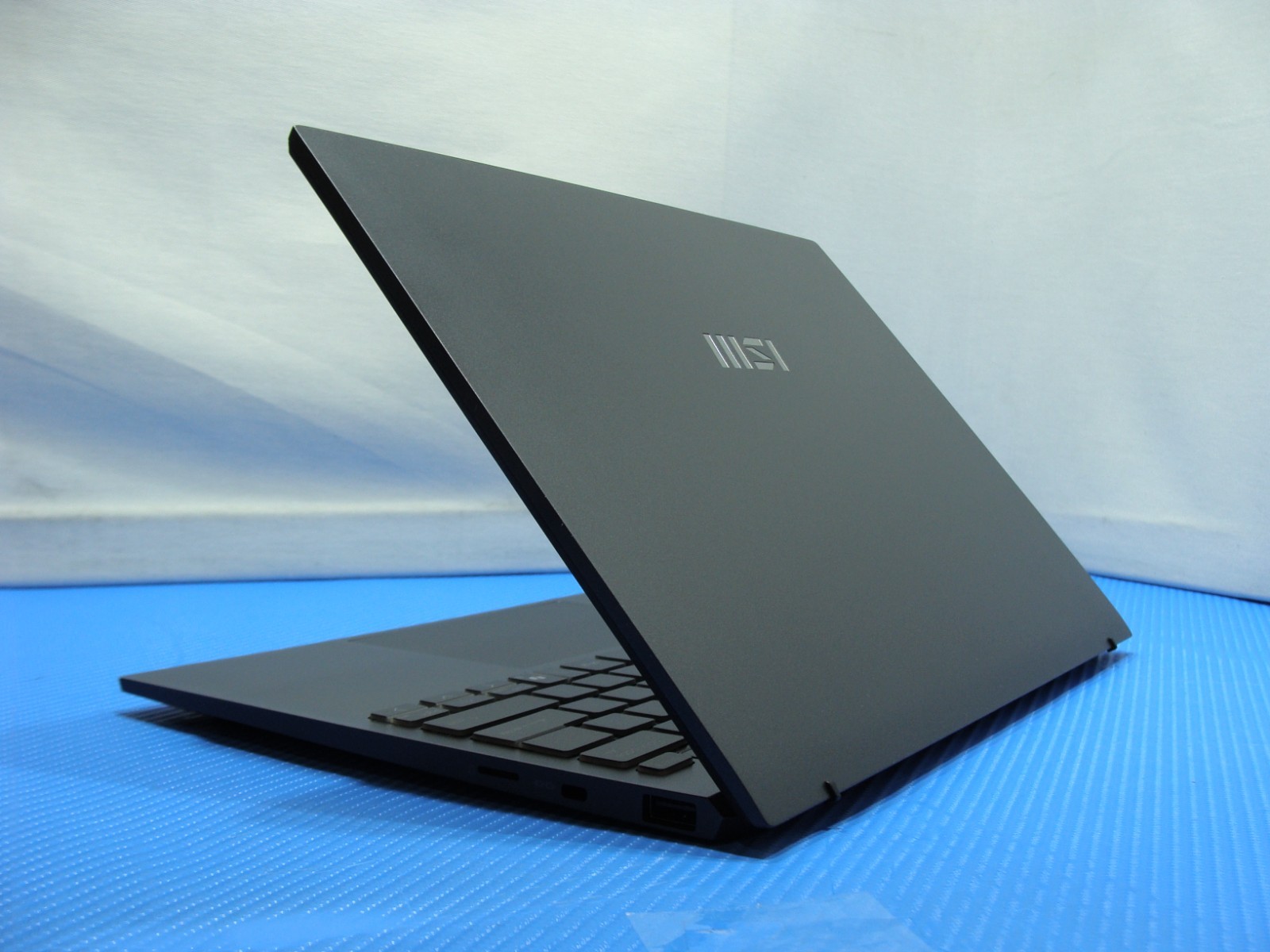 MSI Prestige 13 AI+ Evo A2VMG 13.3″OLED ULTRA 7 258V 2.2GHz 32GB 2TBSSD ARC 140V
