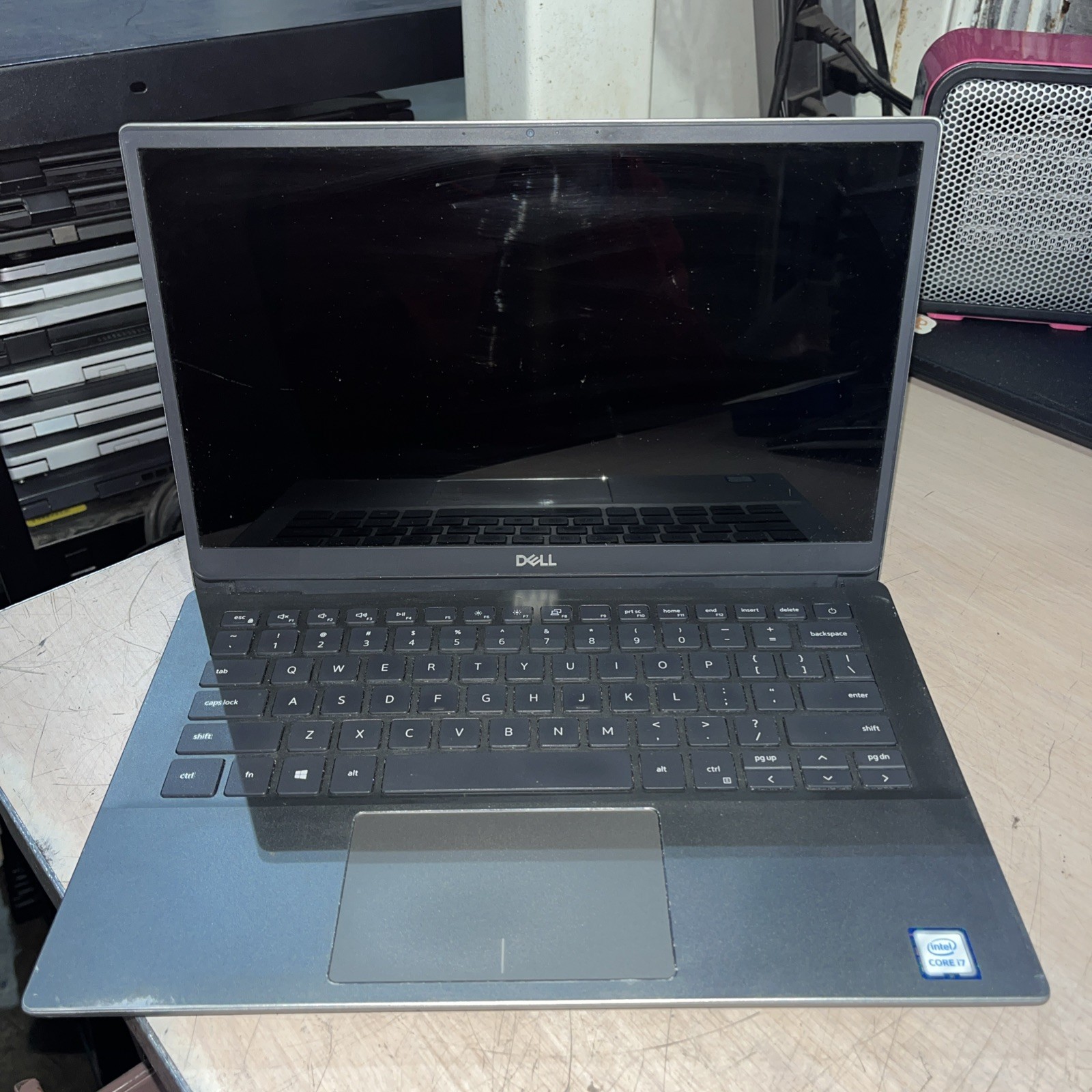 DELL LATITUDE 3301 INTEL CORE I7-8665U 8GB RAM NO HD