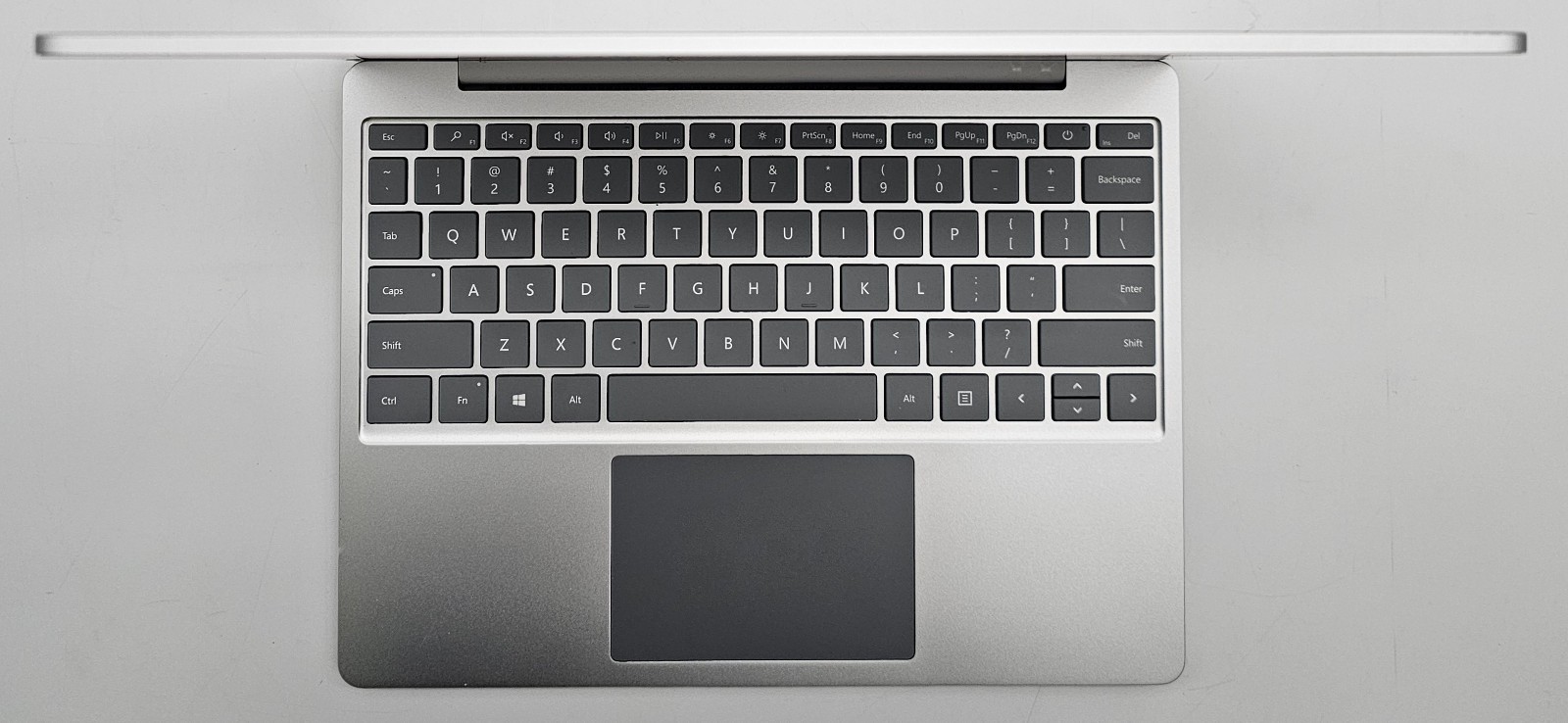 Microsoft Surface Laptop Go – 12.4″ Touch – i5-1035G1 4GB RAM 64GB SSD – Win 11