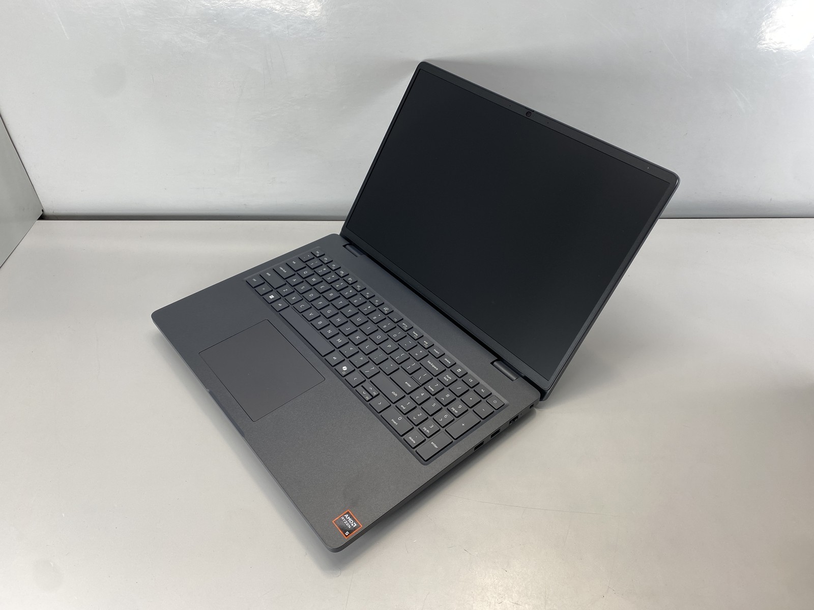 Dell Laptop Pro 16 PC16255 16″ AMD Ryzen 5 220 256GB- Gray