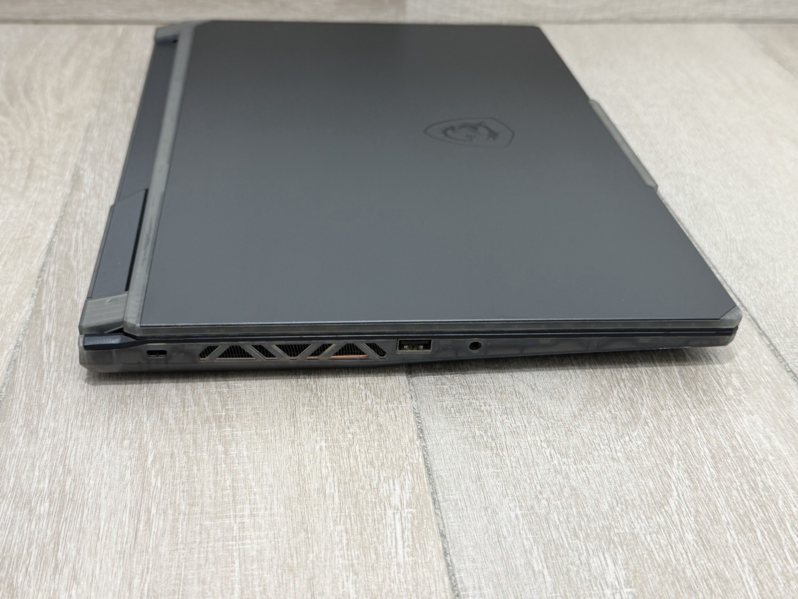 CYBORG 15 A13V 15.6″ Core i7-13620H GeForce RTX 4050 512GB NVMe 8GB RAM Win-11