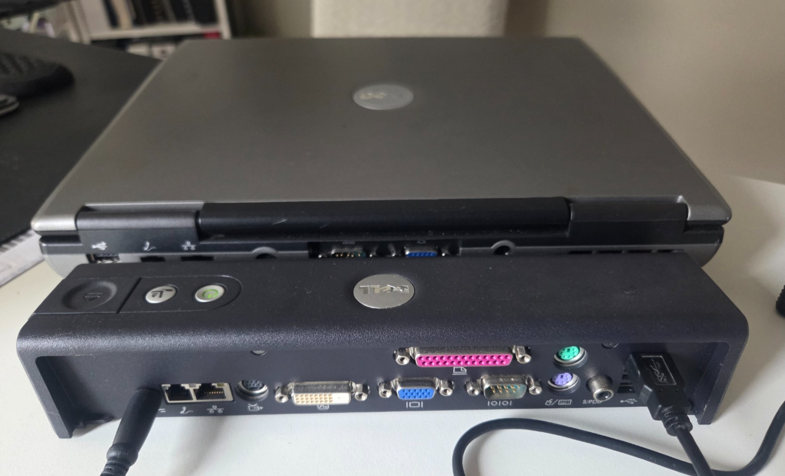 Dell Latitude D520 T5500 2GHz 2GB 80GB DW WXPP 15″ Laptop with Docking Station