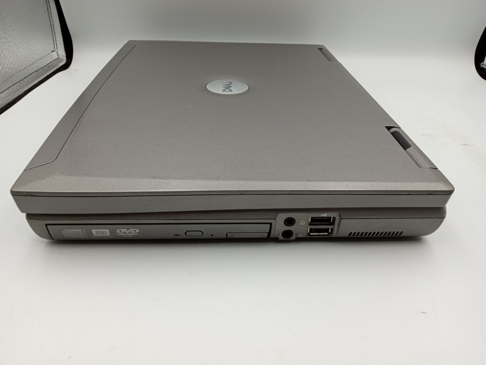 Dell Latitude D810 Intel Pentium 2GB RAM 30GB HDD Windows XP – READ -RR