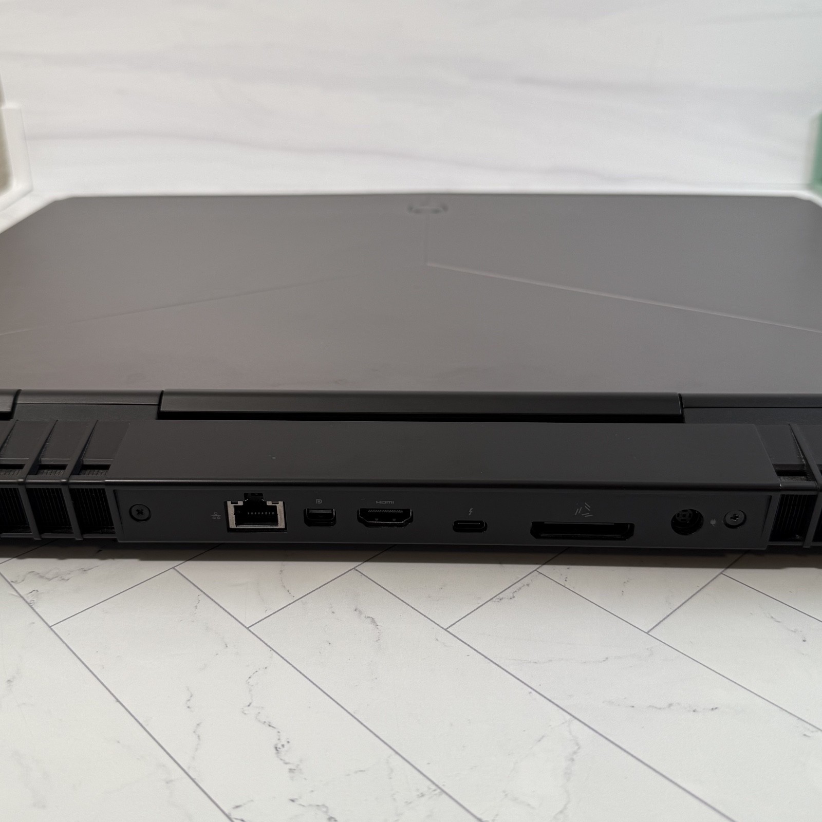 ALIENWARE 17 R4 i7 2.6GHz GeForce GTX 1070 512GB SDD 1 TB HDD 16GB Gaming #H549