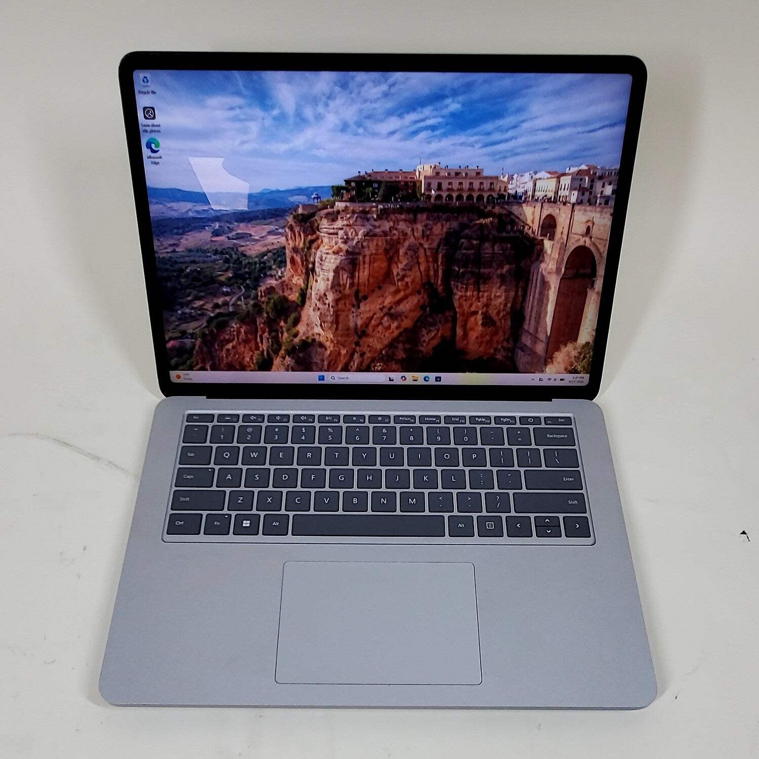 Microsoft Laptop Studio 1 1964 14.4″ i7 3.3GHz 16GB RAM 512GB SSD RTX 3050 Ti