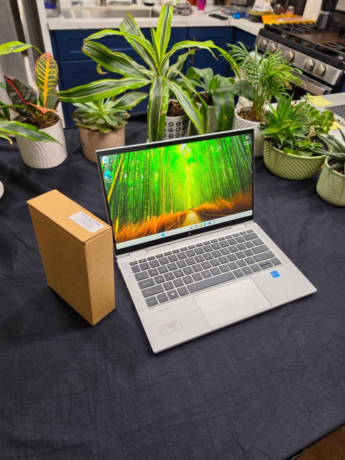 HP EliteBook x360 1030 G8 13.3″ i7-1185G7 16GB 1TB SSD LTE Win 11 Pro 2-in-1