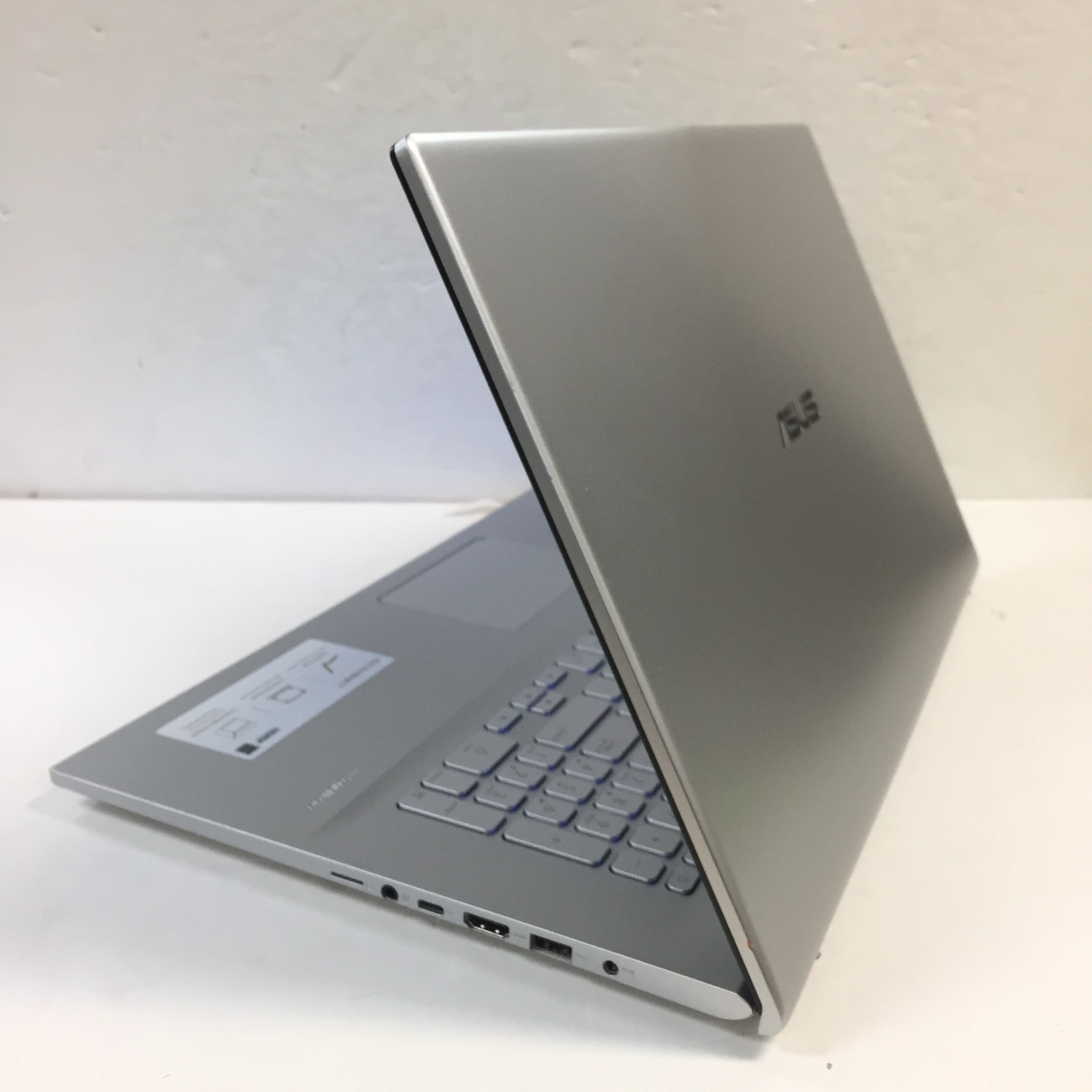 ASUS Vivobook X712J 17.3″ HD+ LAPTOP/i7-1065G7/16GB RAM/1TB SSD/W10H, Silver