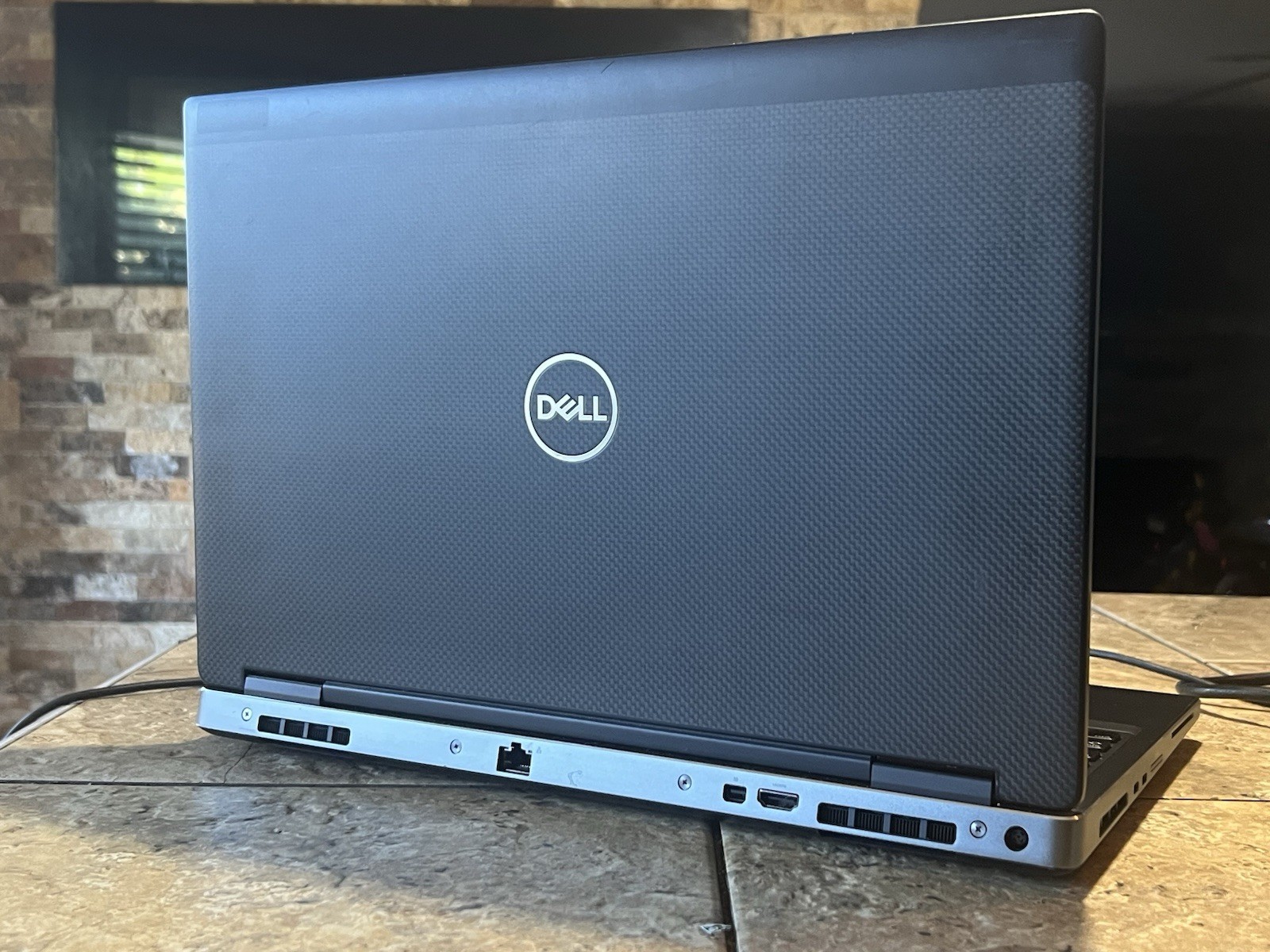 Dell Precision 7530 15.6″ Intel i7-8850H 16GB 512GB SSD Pro WX 4150 Win11