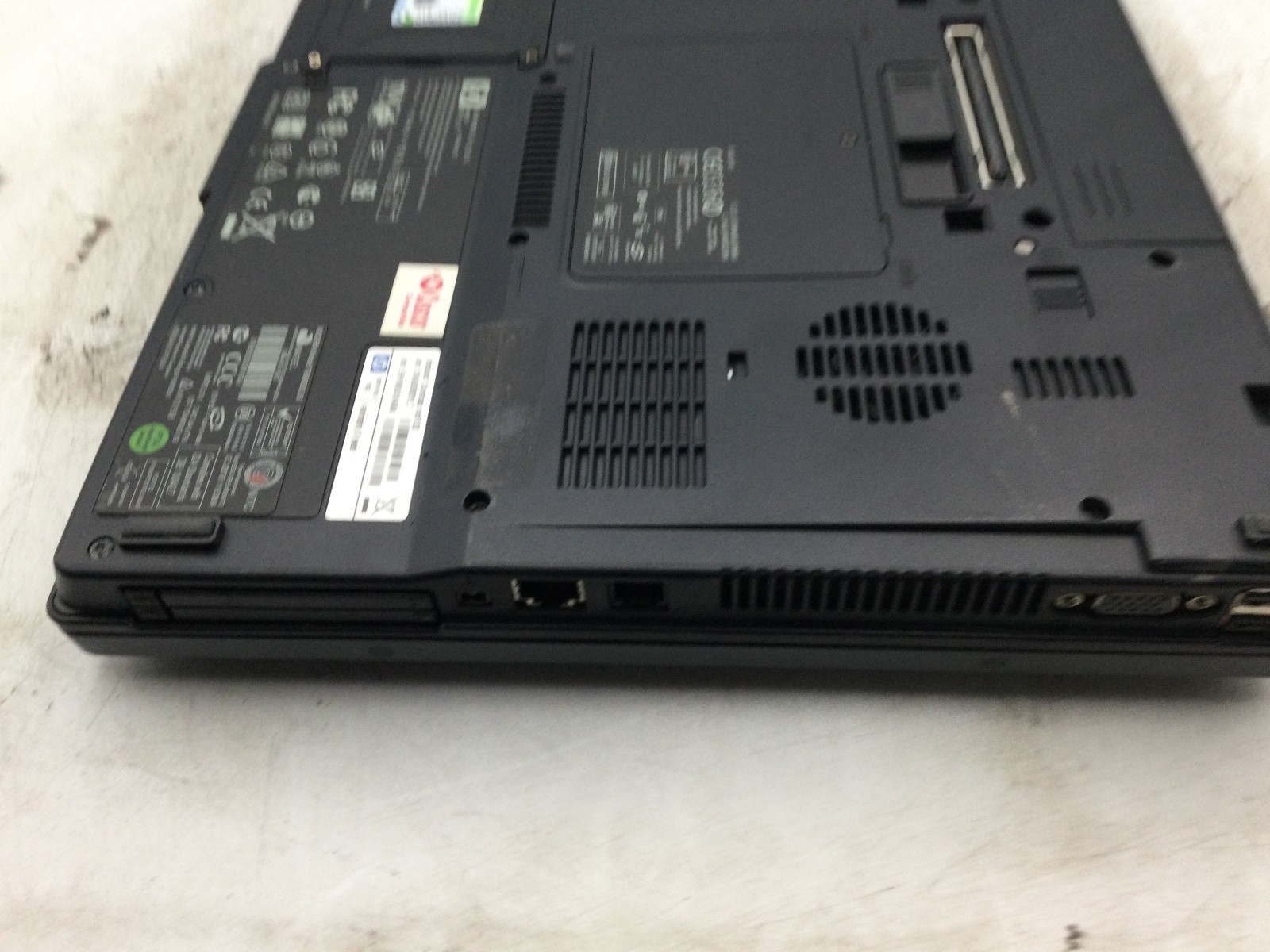 HP COMPAQ NC6120 – FOR PARTS – INTEL CENTRINO – 256mb RAM – BROKEN LCD – READ-BB