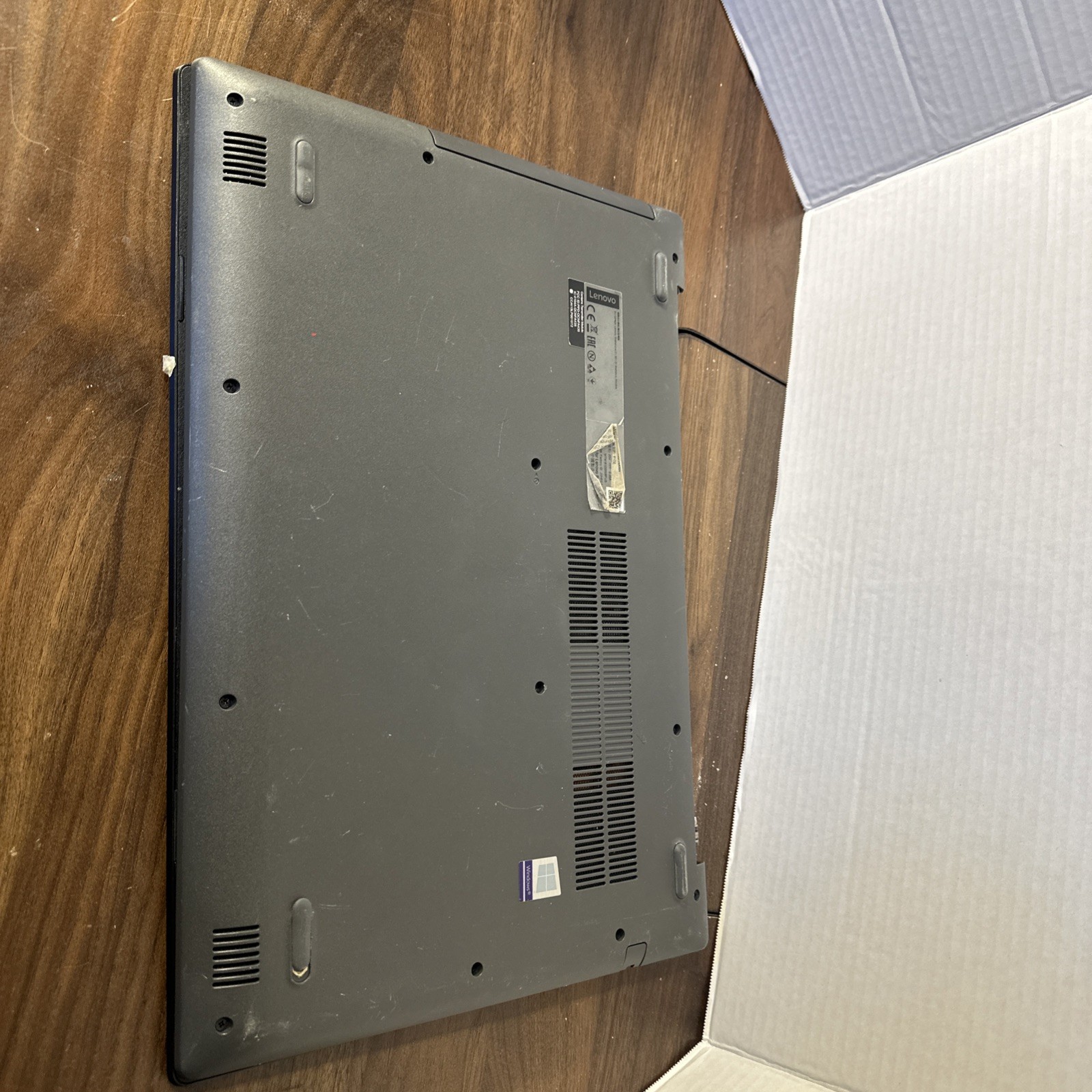 LENOVO IDEAPAD 330 AMD RYZEN 3 RADEON VEGA GRAPHICS