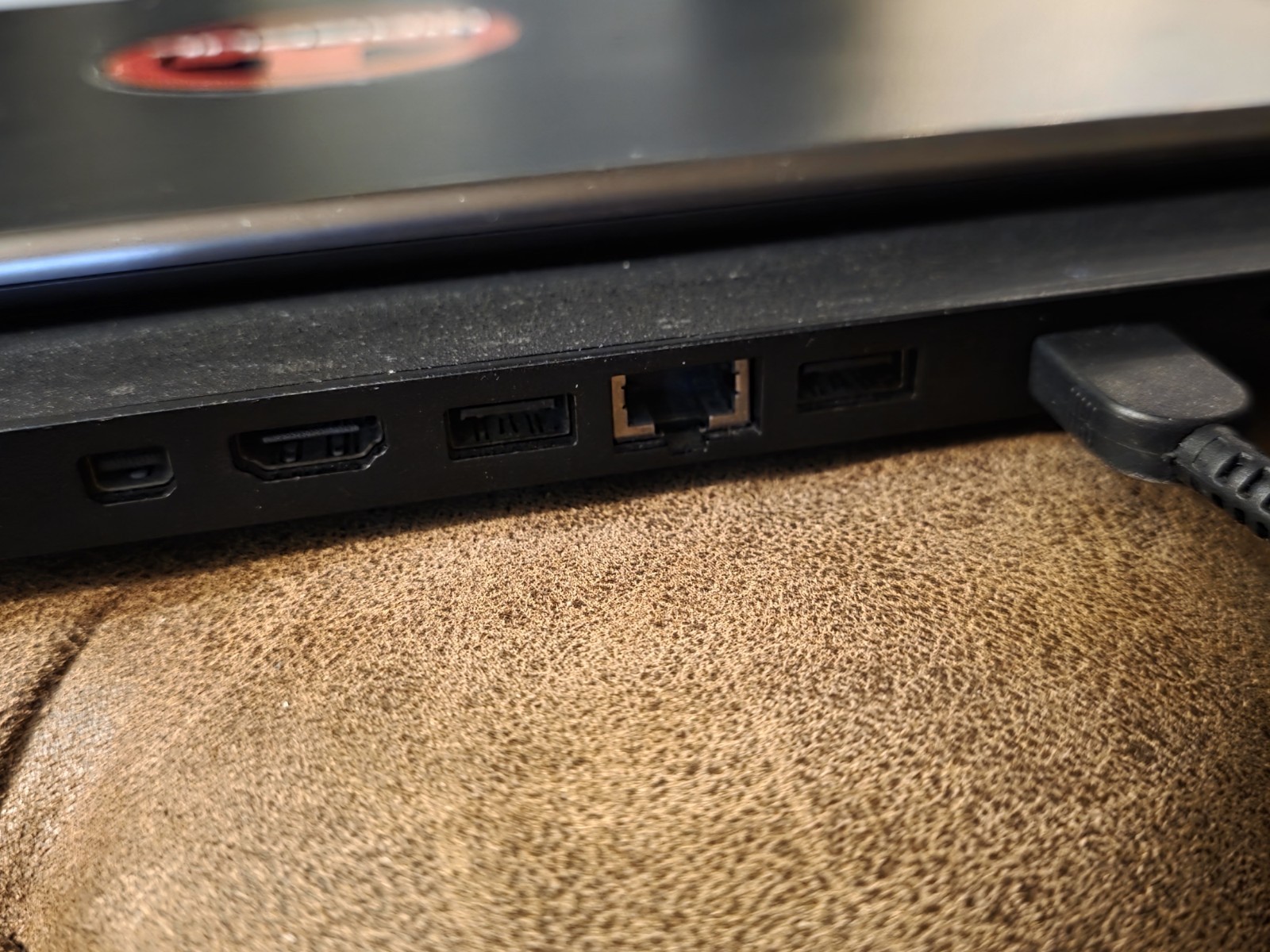Lenovo Legion Y730-17IN Laptop i5-8300H 2.30 GHz 8GB DDR 1 TB HD GTX 1050Ti 4GB