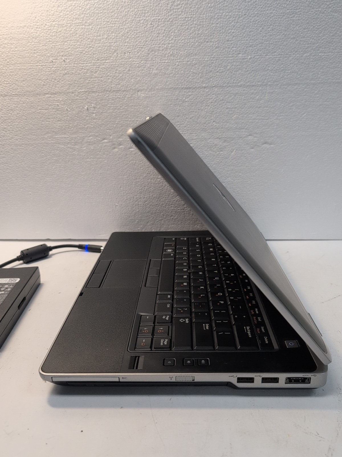 🔥 (GRADE A) DELL LATITUDE E6430 14″ Laptop i5-3320M/ 8GB Ram/240GB SSD/win11 –