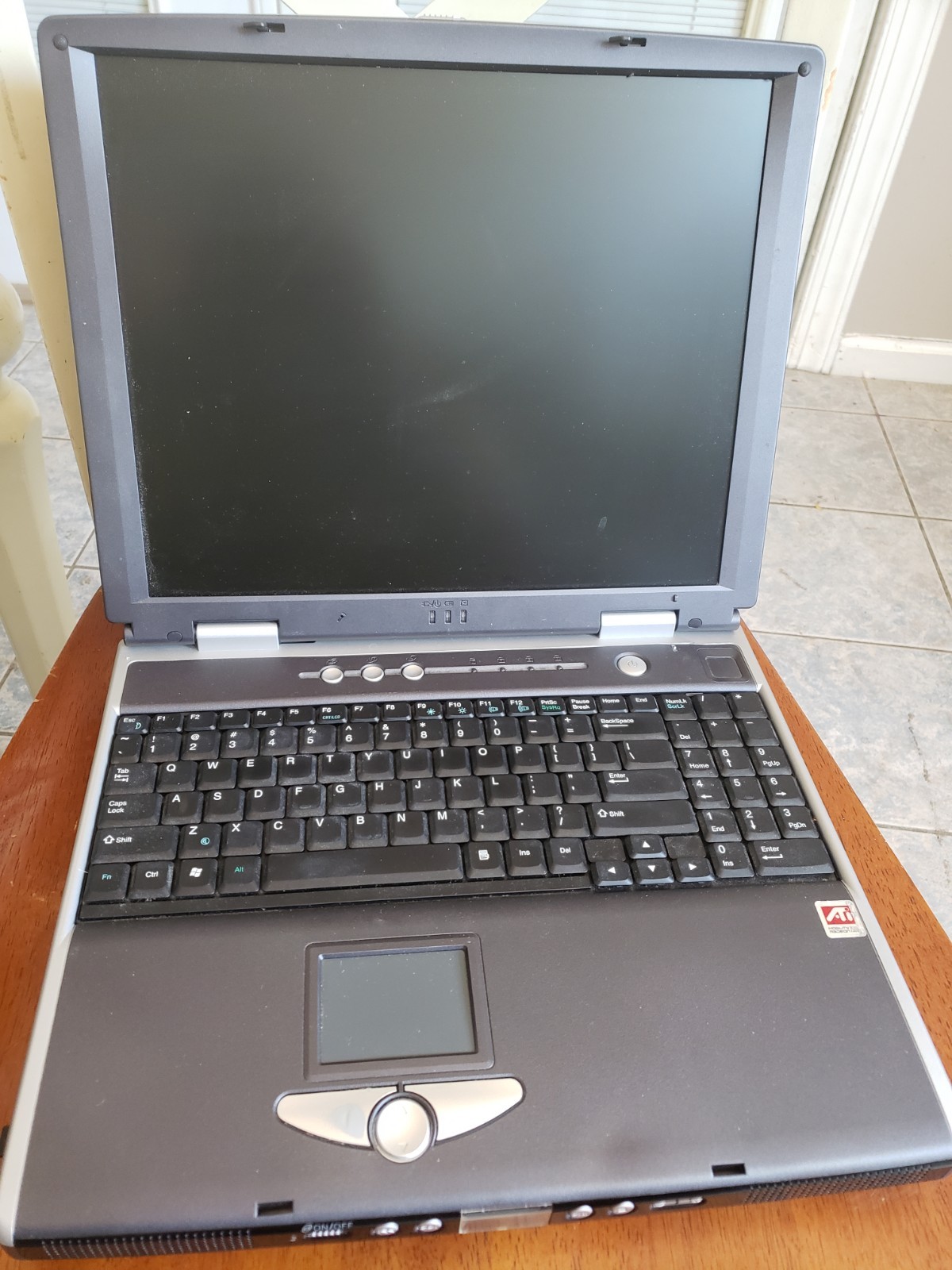 Sager Clevo D800P 16″ Laptop Intel Pentium 4 Vintage Gaming Clean But Untested