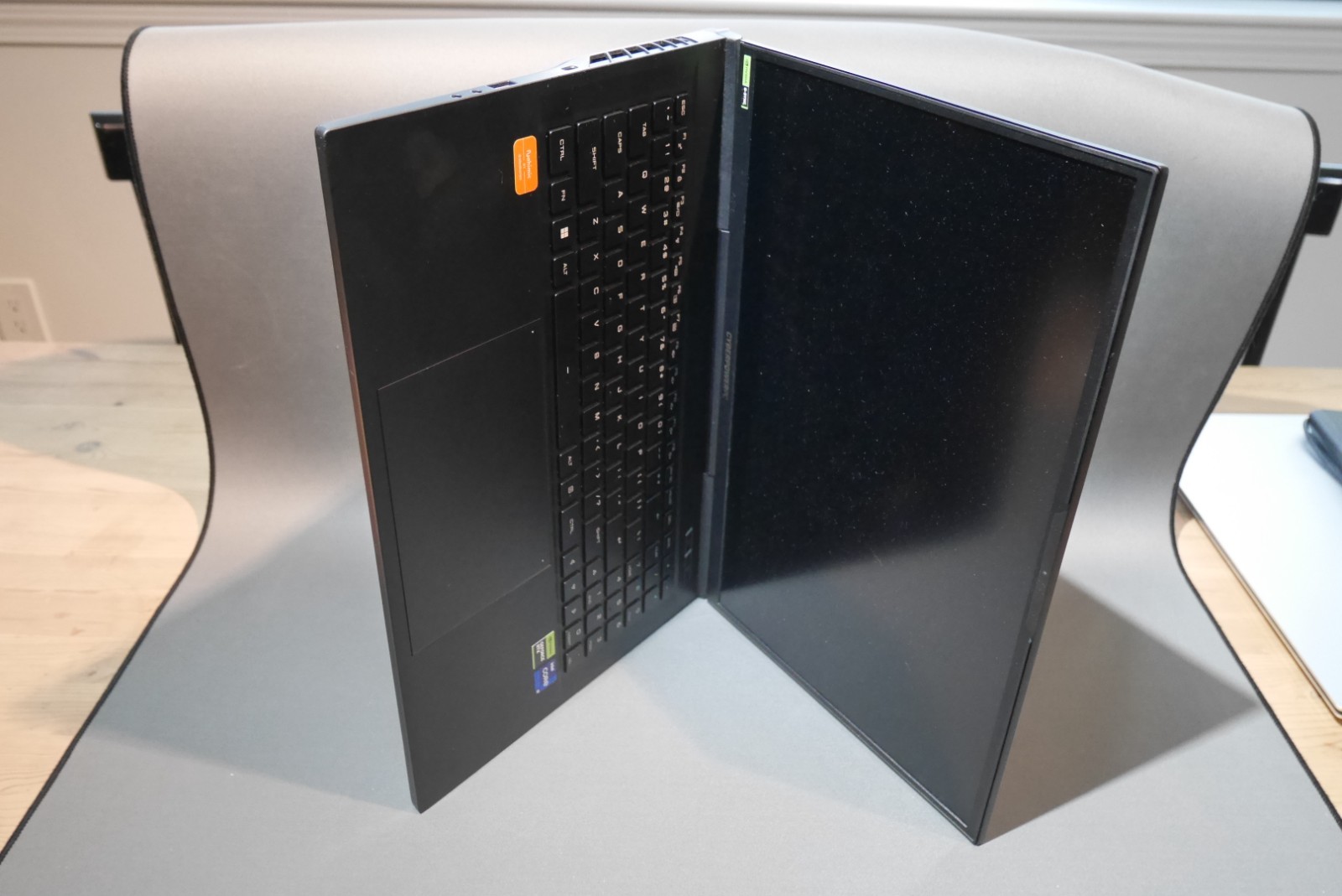 CyberPowerPC Tracer VI – Intel Core i9-13900HX – 64GB – 2TB – GeForce RTX 4090