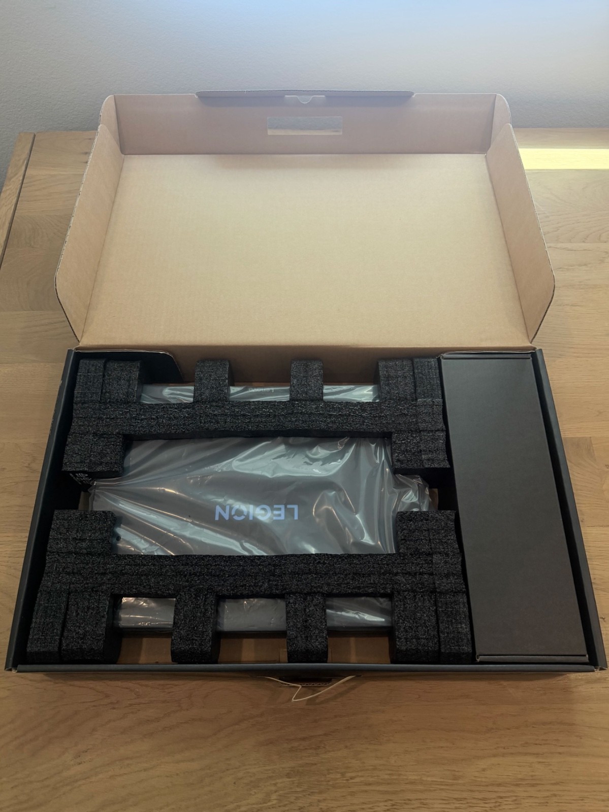 Lenovo Legion 7i RTX 5090 64GB 2TB 16″ Intel Ultra 9 (Mint Condition) Warranty