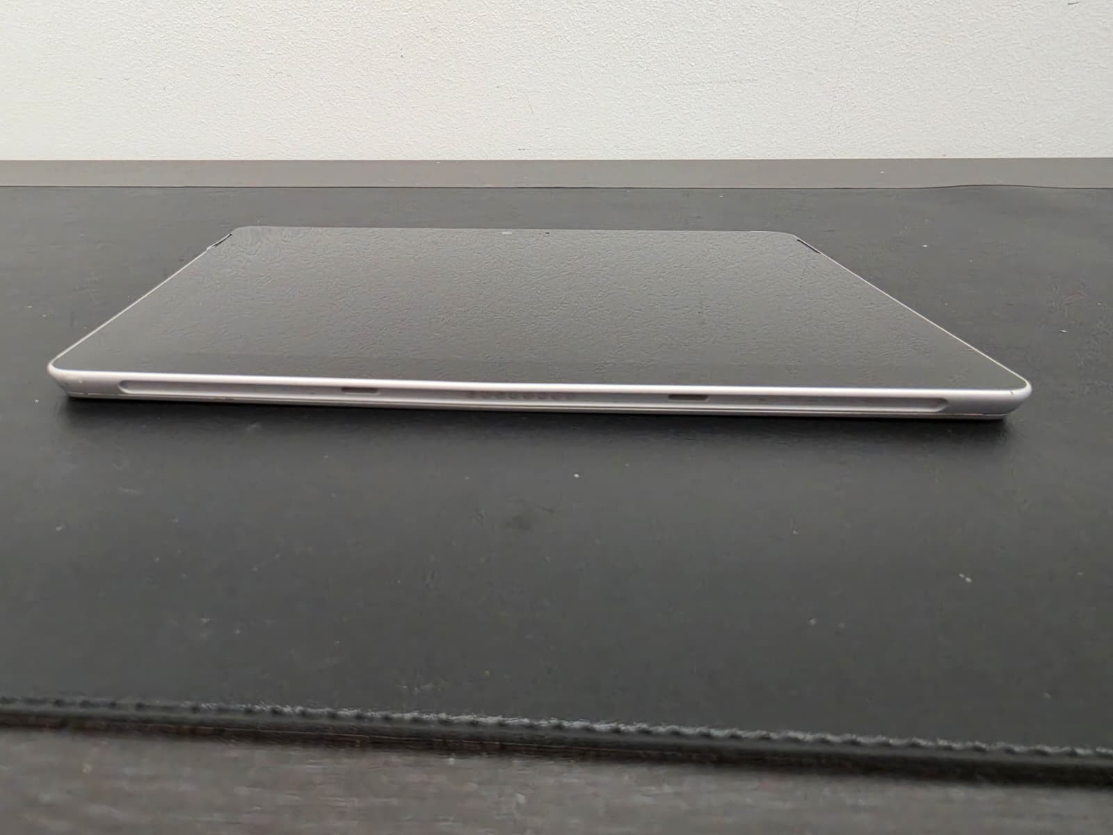 Microsoft Surface Go Pentium 4415Y 4GB Ram 64GB SSD Win 11 Pro ***READ***