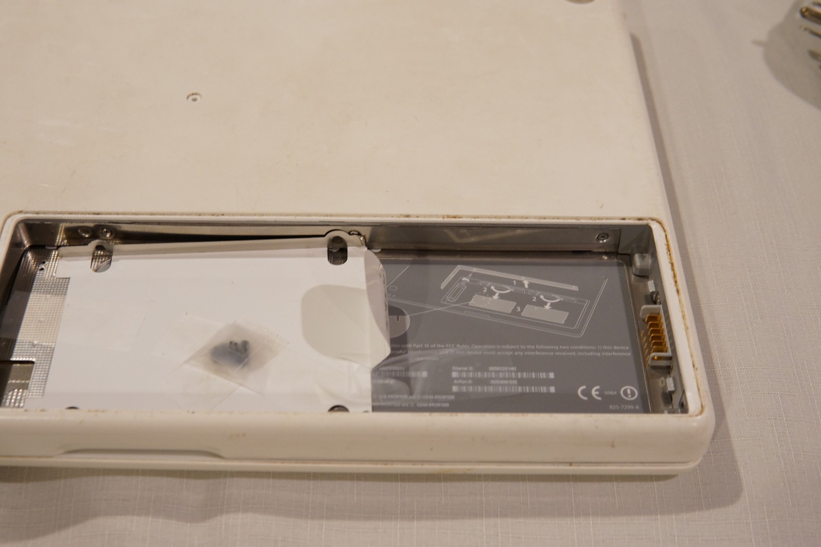 Lot of Laptops for parts. MacBook A1181, Toshiba P300D, Clevo W650SH