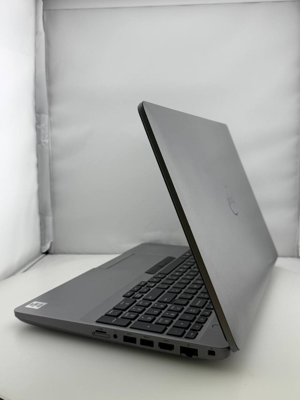 Dell Latitude 5511 NTS i7-10850H@2.7GHz 16GB RAM 512GB NVMe Win 11 Pro Grade B