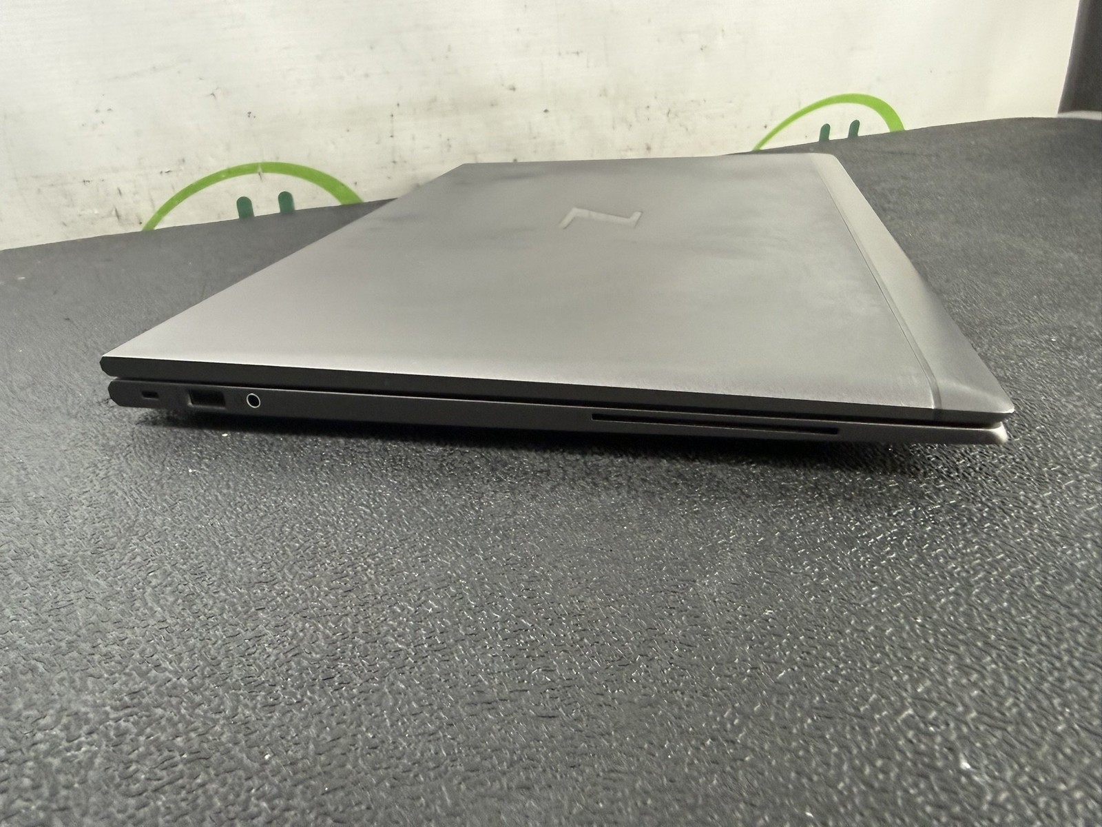 HP ZBook Firefly 15 G8 15.6″ Core i7-1185G7 3.0GHz 16GB DDR4 256GB SSD ~ READ
