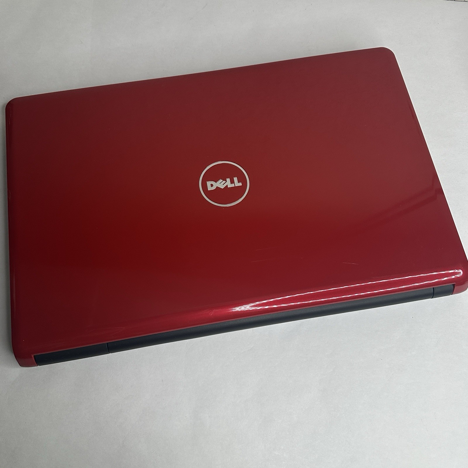 Dell Inspiron 1564 15.6” Laptop i3 2.13GHz 4GB RAM Windows 10 Home w/ Charger
