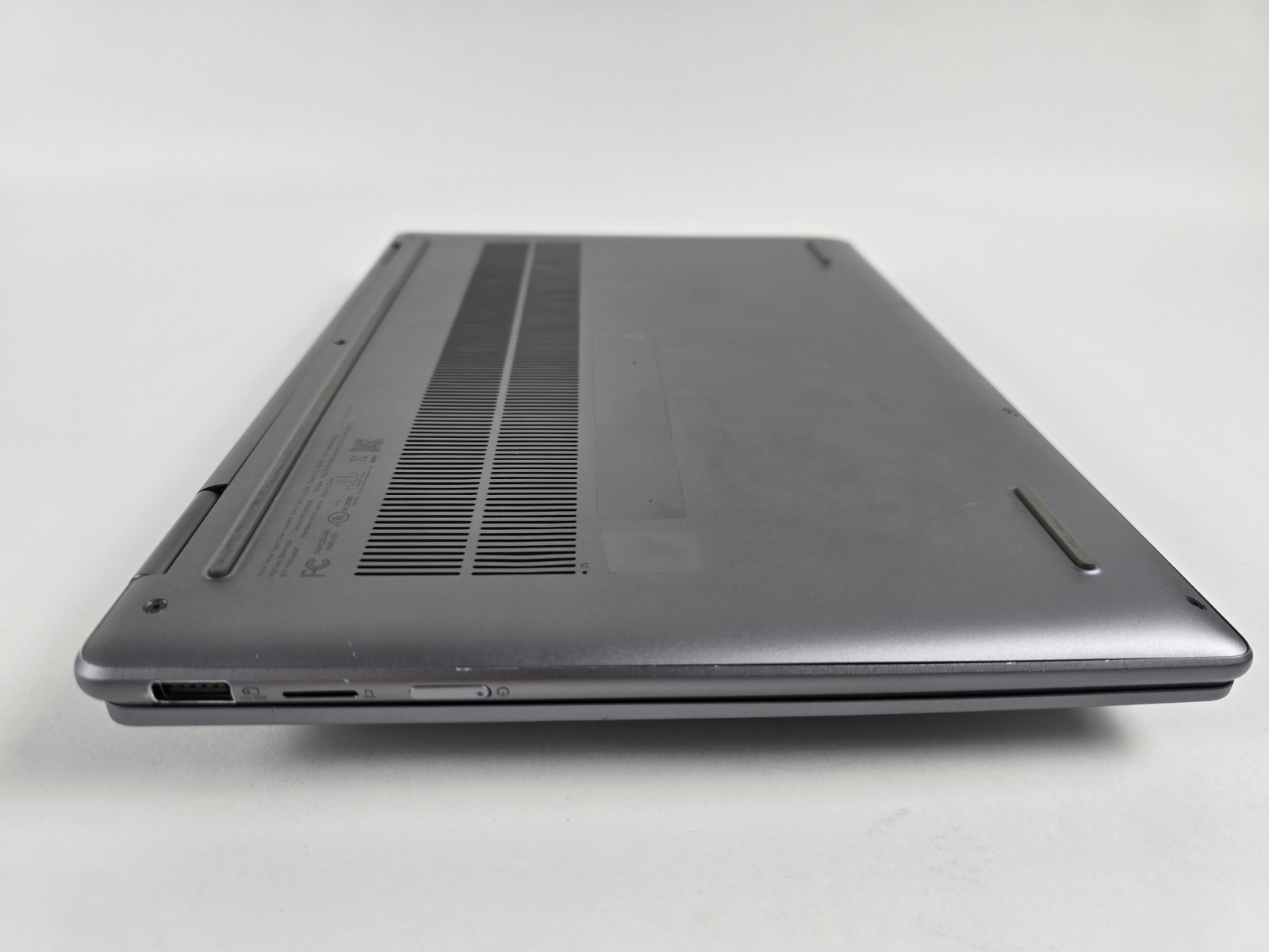 Lenovo Yoga 7 14″ WUXGA Touch 2-in-1 Ryzen 7 8840HS 16GB 1TB SSD – Used- READ