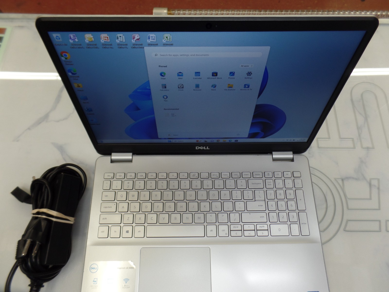 Dell Inspiron 15 5584 15.6″ i5-8265U @1.60GHz 16GB 256GB SSD Win11 1080 FHD