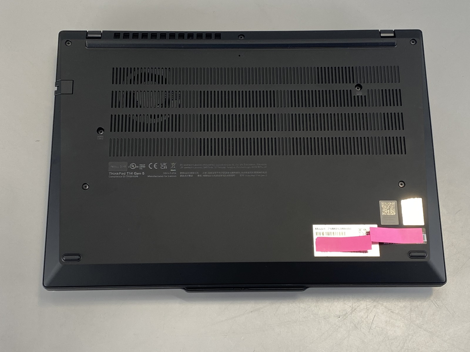 Lenovo Laptop ThinkPad T14 Gen 5 14″ AMD Ryzen 5 Pro 8540U 512GB- Black