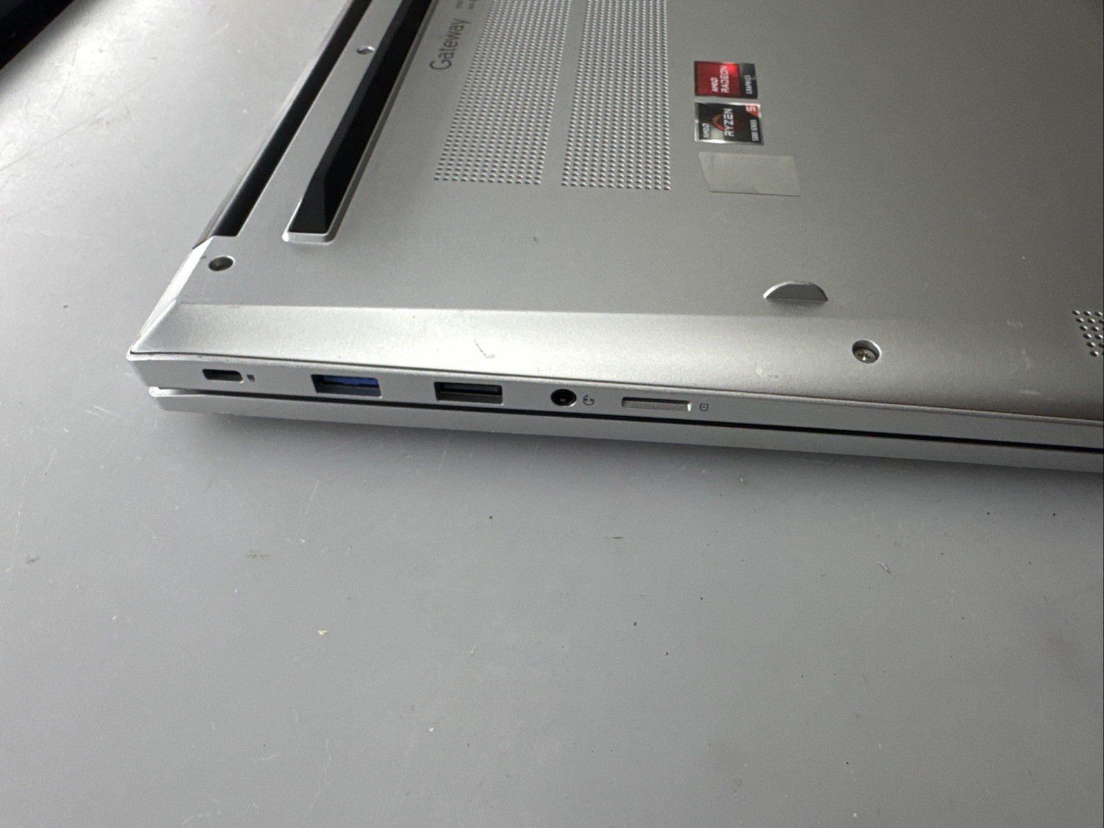 Gateway GWNR5L1746 17.3″ AMD Ryzen 5 5500U 24GB RAM 256GB SSD Windows 11 4 Parts