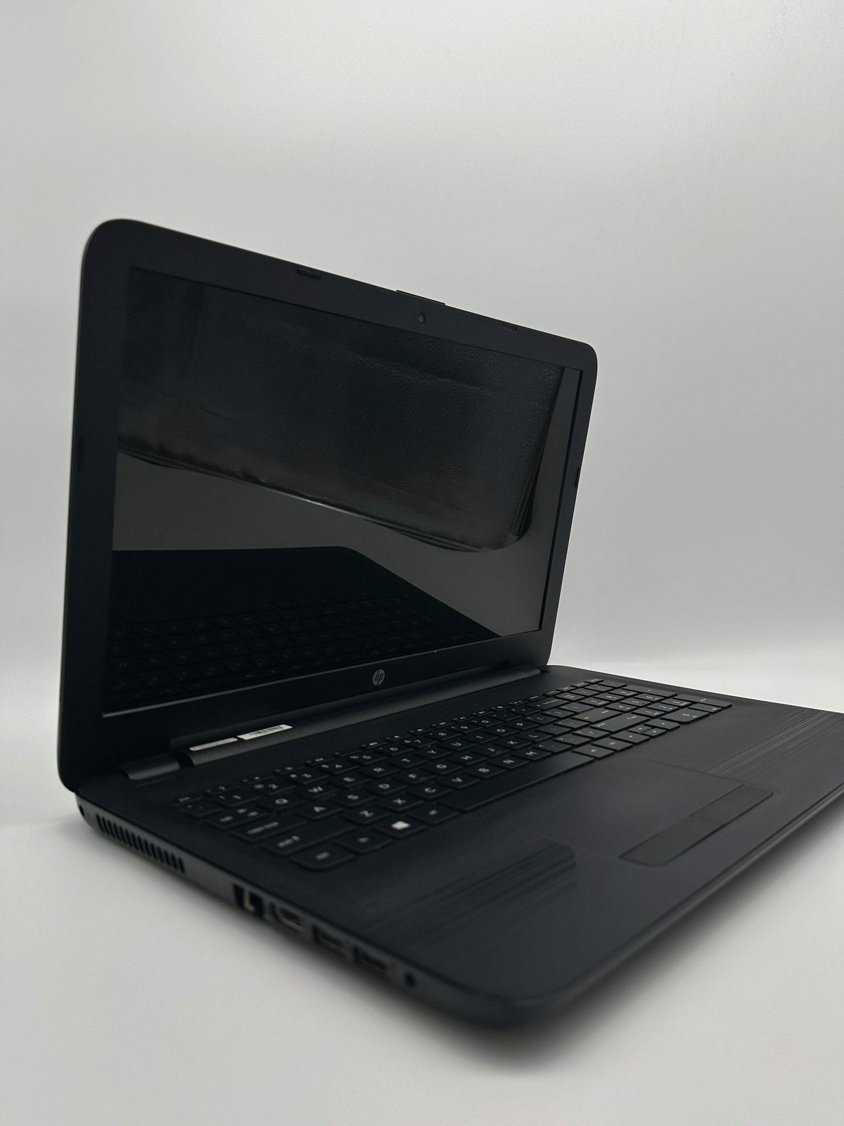 HP 15-ba009dx 15-inch Laptop AMD A6 4GB RAM 16GB Black
