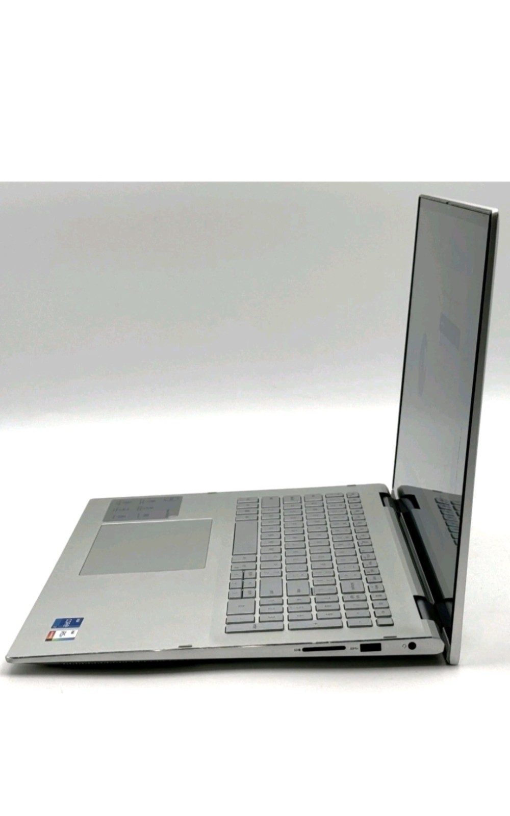 Dell Inspiron 7706 – 17″ – i7-1165G7 – 8GB RAM – 256GB SSD