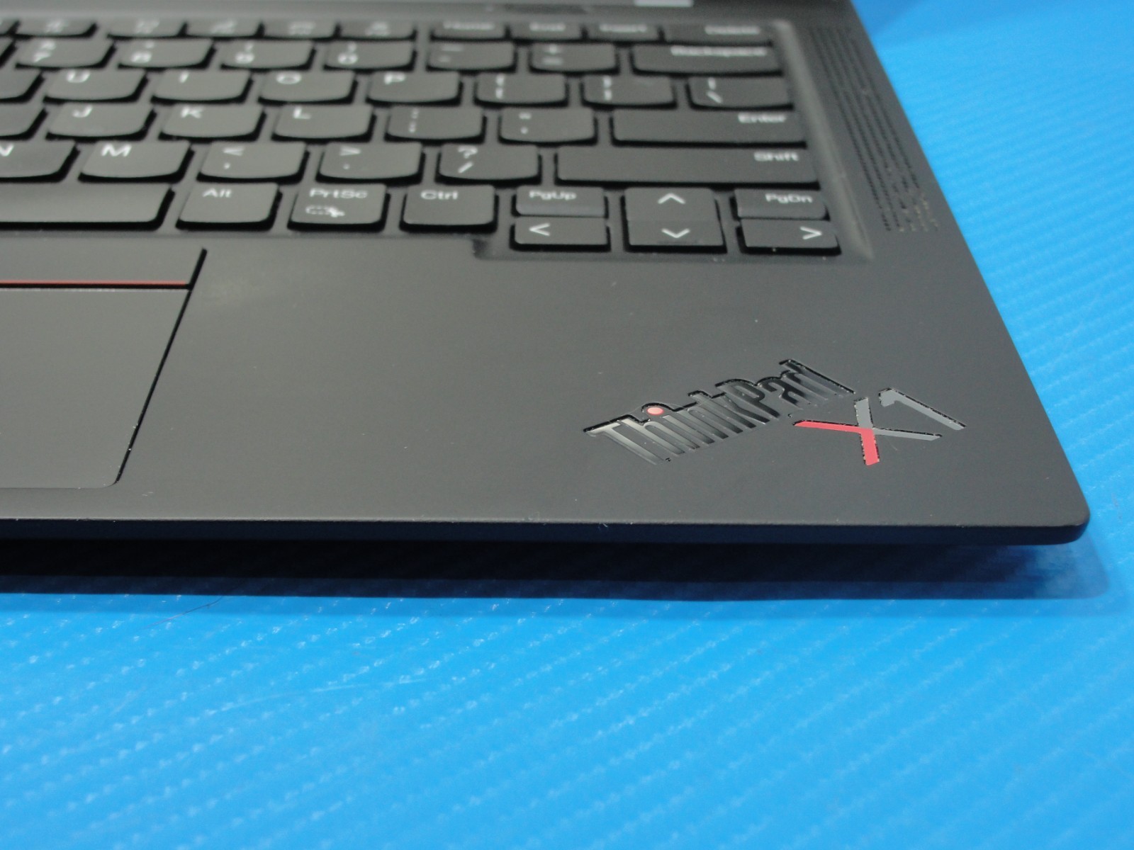 Lenovo ThinkPad X1 Carbon Gen 11 14″ FHD Touch i7-1365U 1.8GHz 16GB 1TB +Charger