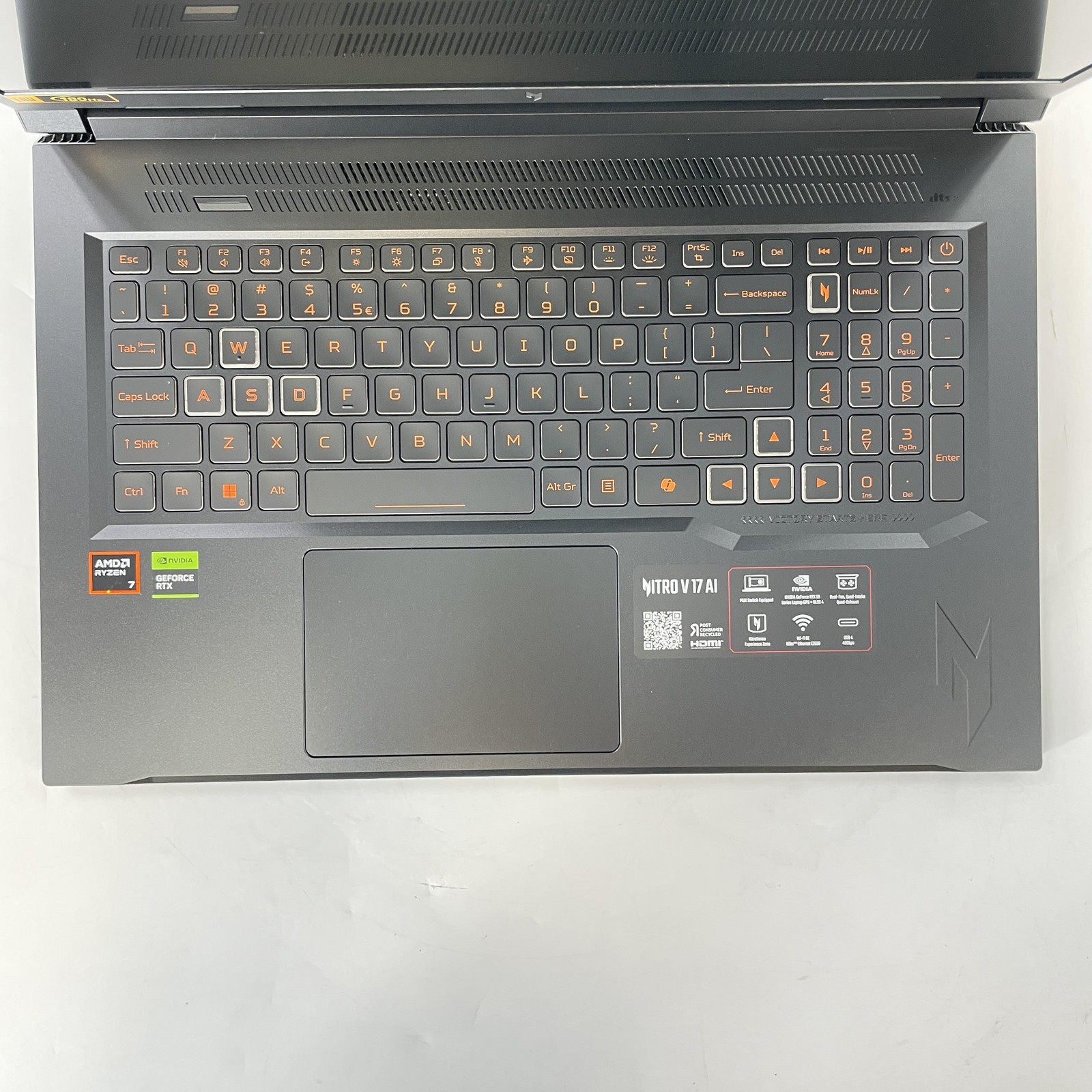 Acer Nitro V 17 AI 180Hz FHD 3.8 GHz Ryzen 7 260 16GB 1TB SSD RTX 5060 Excellent