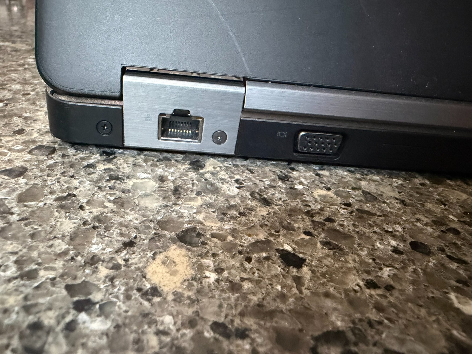 DELL LATITUDE E5570 15.6″FULL HD i5-6440HQ 8GB RAM 256GB NVMe SSD WINDOWS 11 PRO