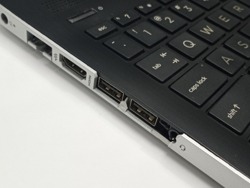 HP 15-da0xxx Notebook PC 15.6″ i3-8130u@2.20GHz 4GB RAM No HDD No OS MC430*!