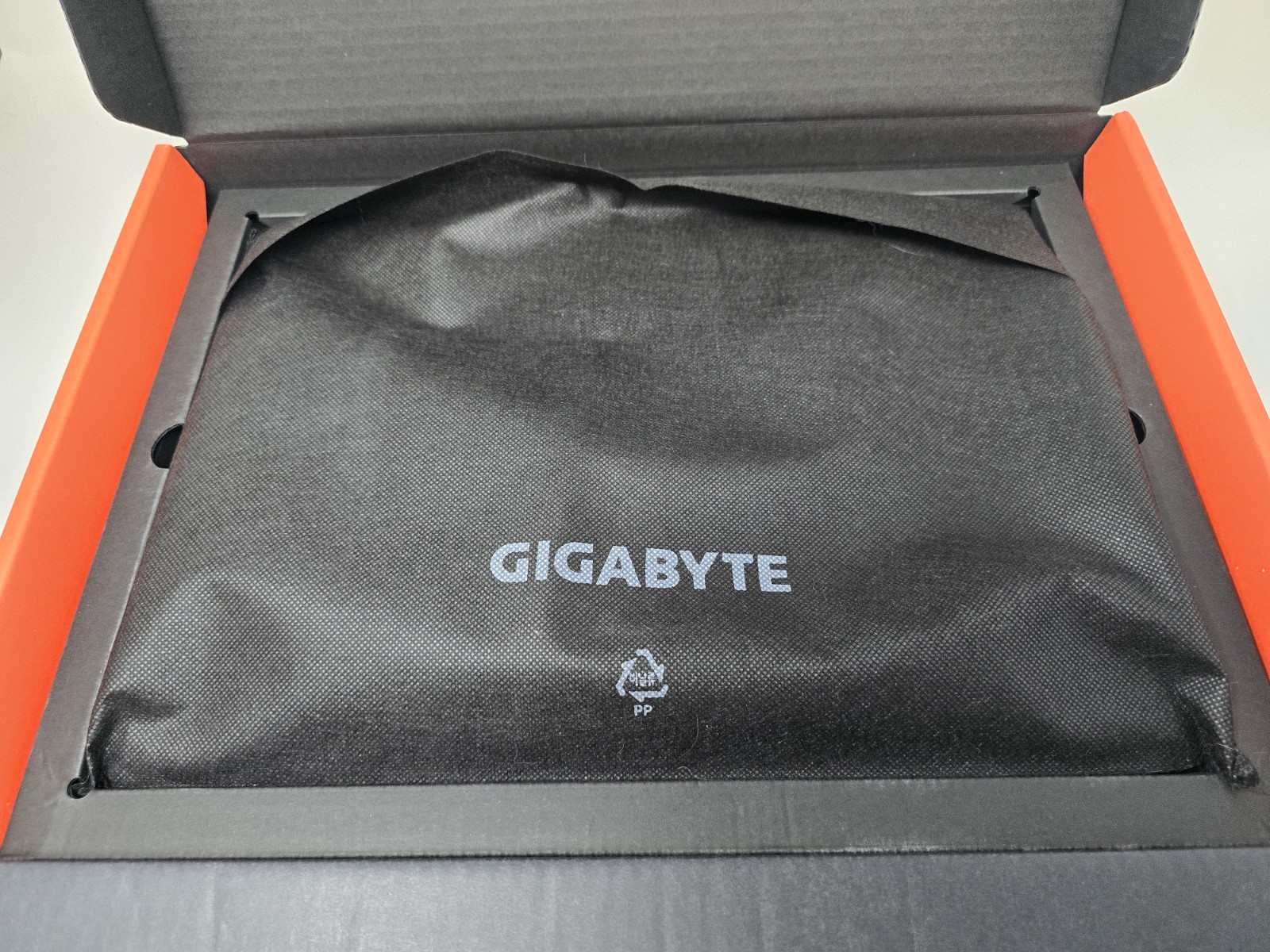 Gigabyte P34W V4 Gaming Laptop PC i7 GTX 970M 8GB RAM 128GB SSD 500GB HDD CIB