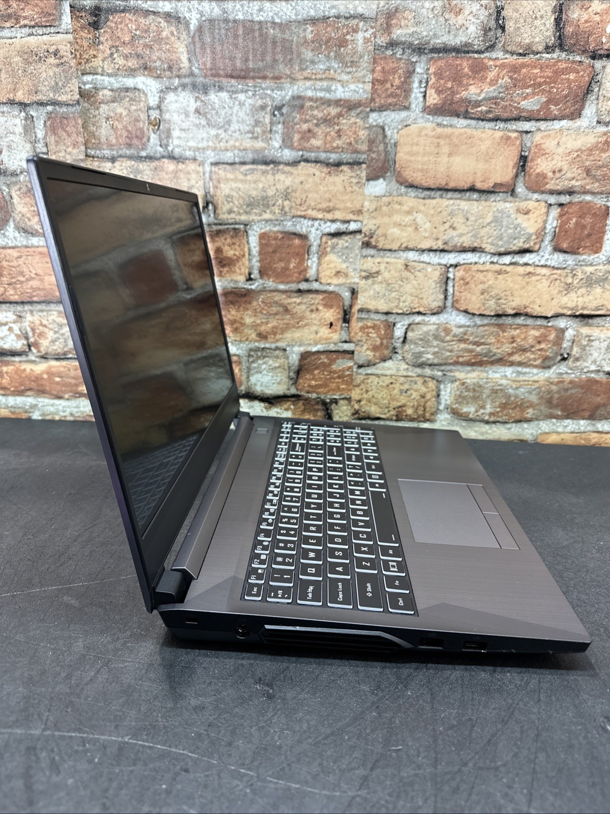SYSTEM 76 Kudu Tested LCD Screen w/ Chassis & Battery – No Motherboard