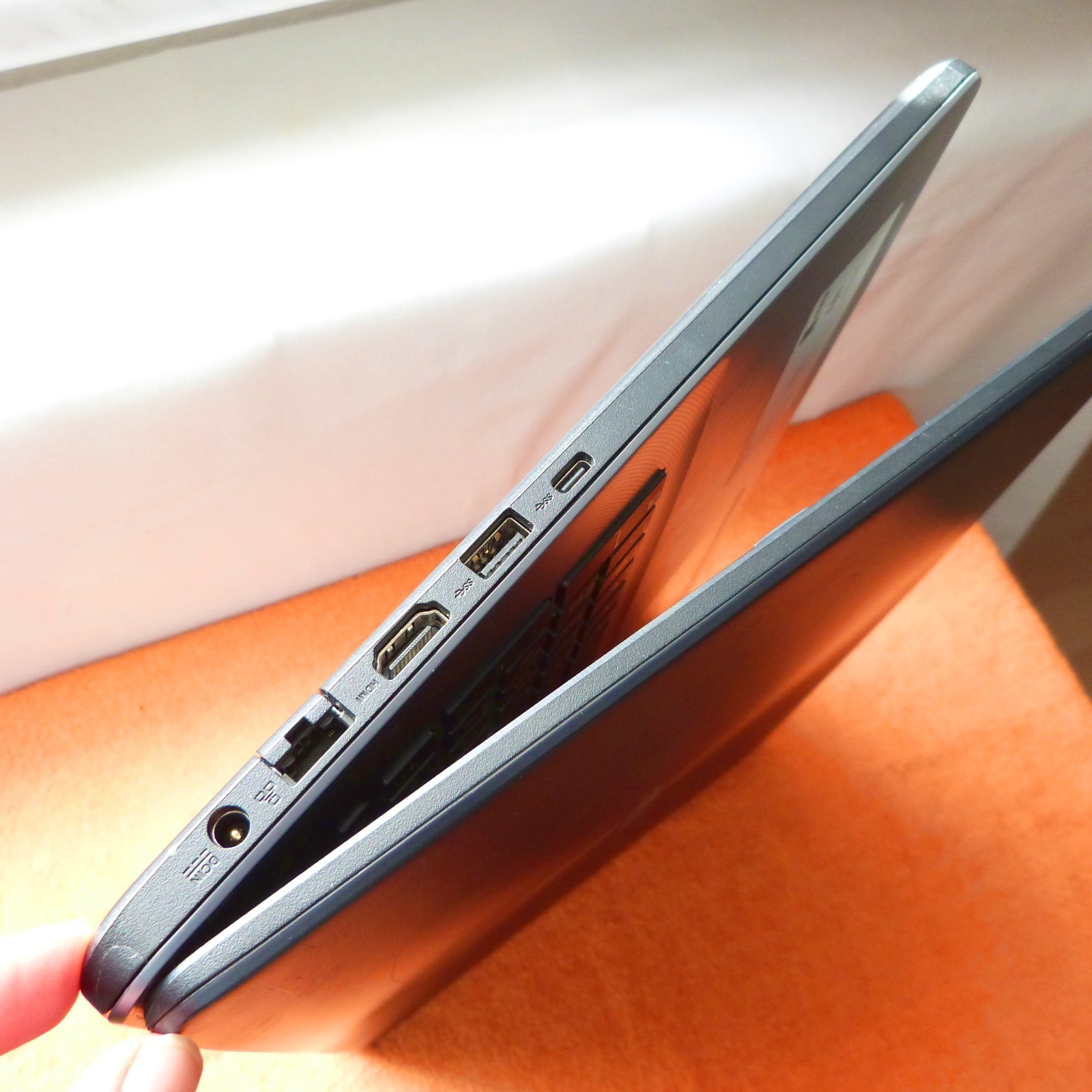 Asus F705 Vivobook UltraBook 17″ l SSD Windows 11 l Harman SOUND INTEL GOLD