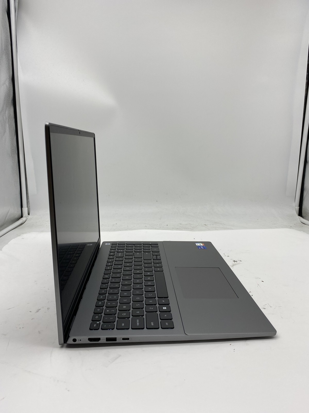 Dell Vostro 5620 Laptop Intel Core i7 1260P 2.1GHz 16GB RAM 512GB SSD W11P