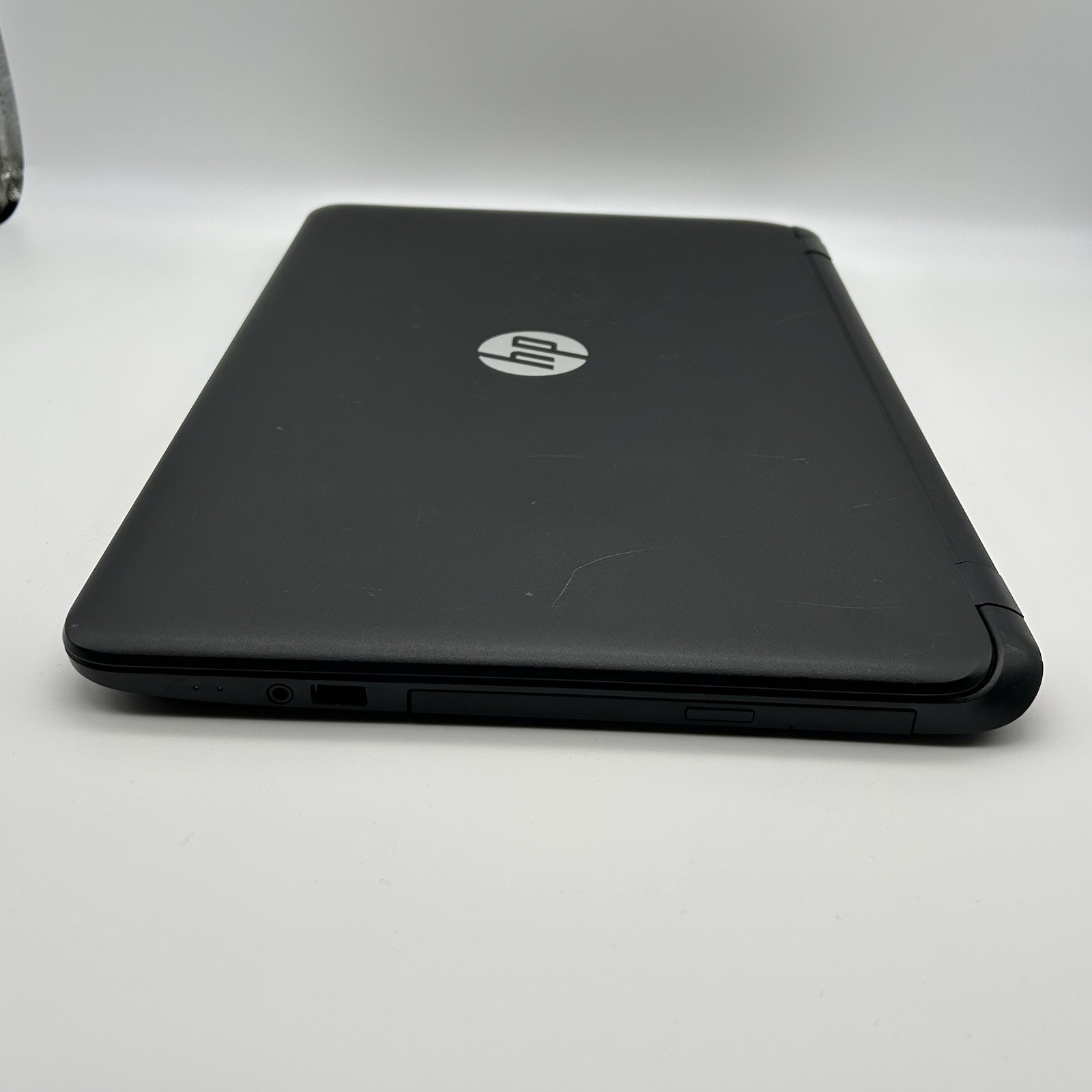 HP Notebook 15-f211wm Black 15.6″ Touchscreen Built-in Webcam Laptop – FOR PARTS
