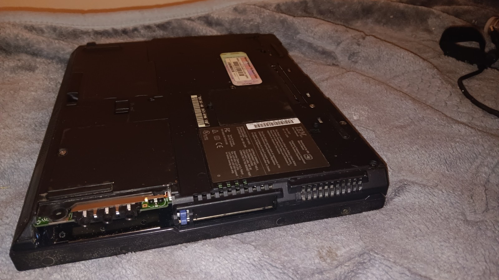 Vintage IBM Thinkpad T21 L aptop Intel P3 @ 800 MHz 256 MB of ram IBM Type 2647